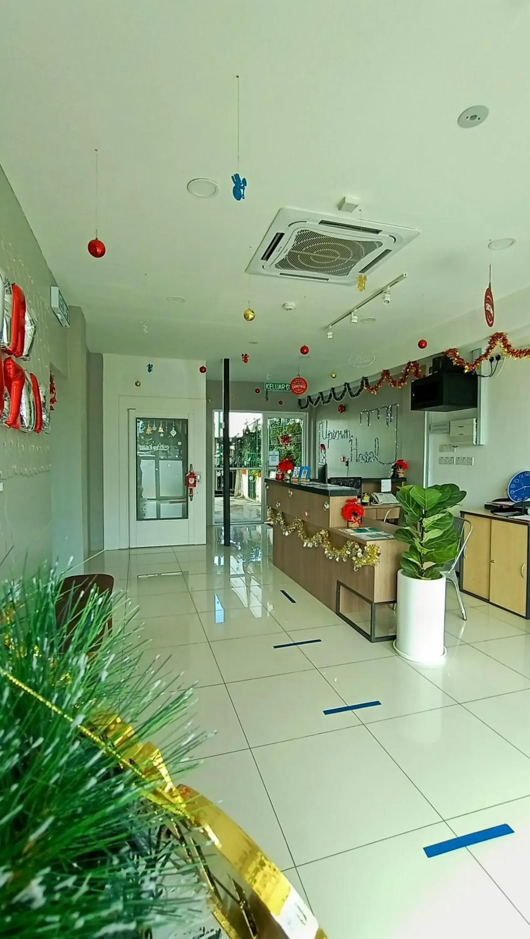 Facade/entrance in Uptown Hotel Facade/entrance in Uptown Hotel