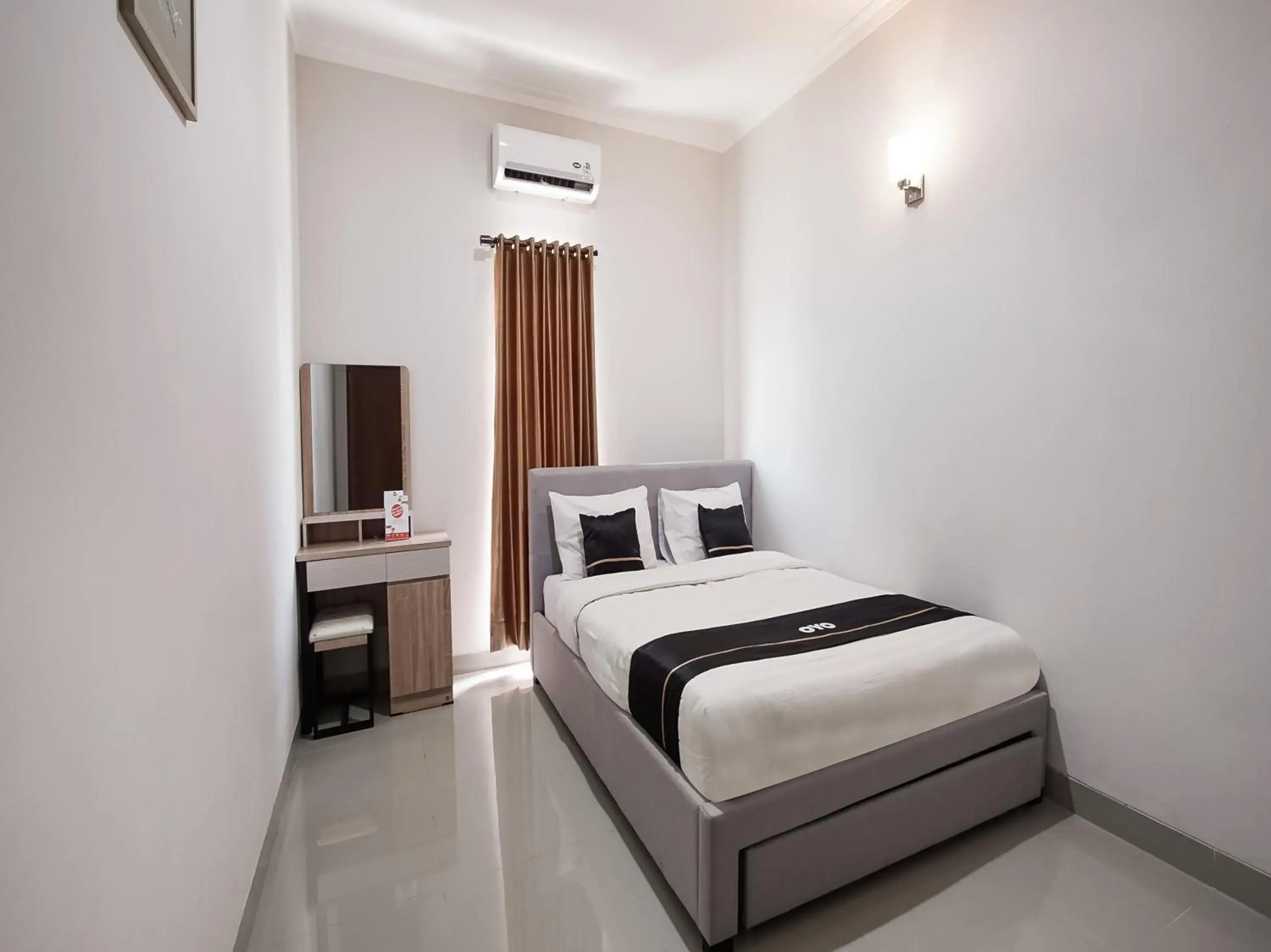 Bedroom in OYO 3935 Artha Ambarukmo Exclusive