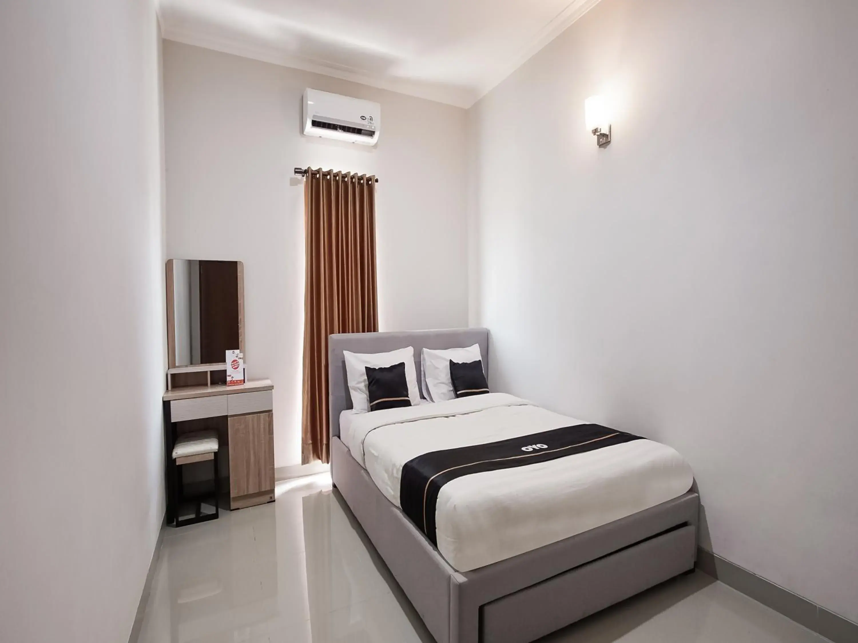 Bedroom in OYO 3935 Artha Ambarukmo Exclusive
