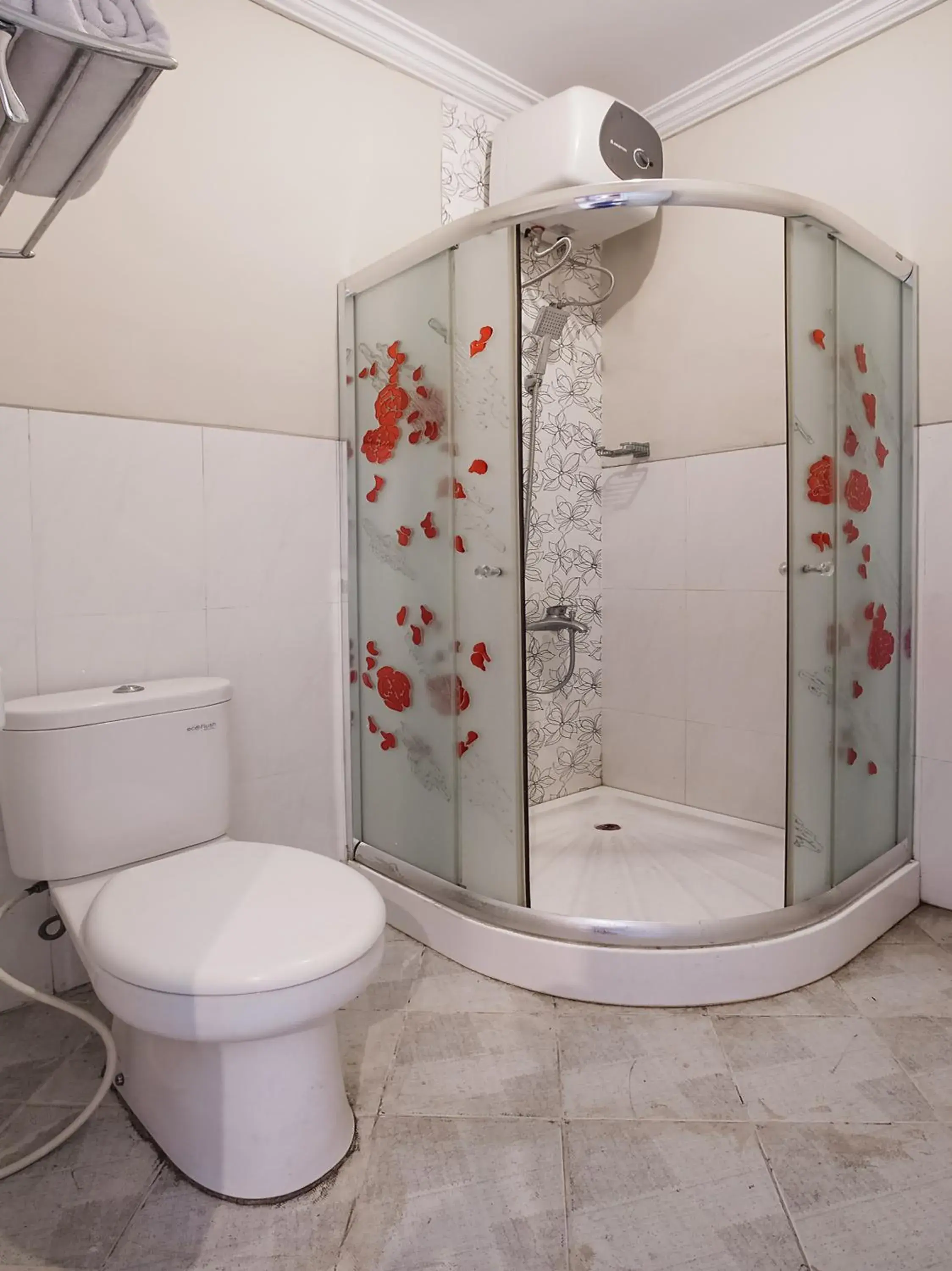 Bathroom in OYO 3935 Artha Ambarukmo Exclusive