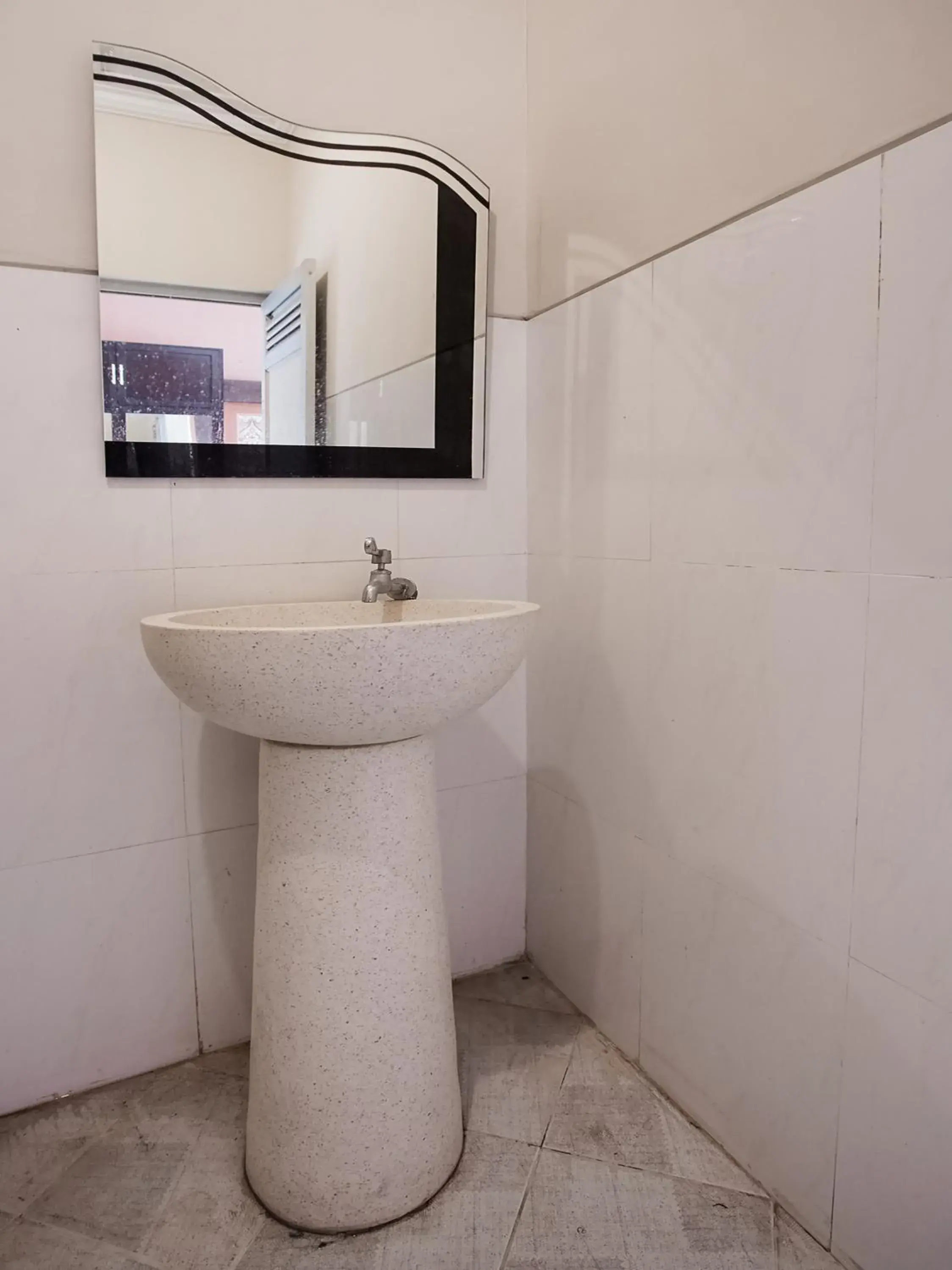Bathroom in OYO 3935 Artha Ambarukmo Exclusive