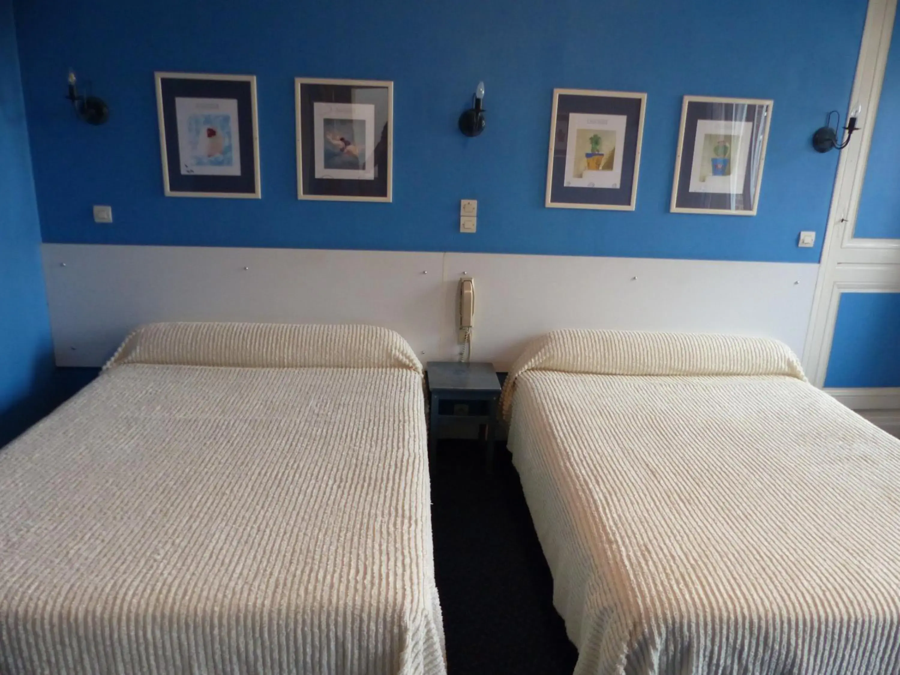 Large Double or Twin Room - single occupancy in Hotel Victor Hugo Large Double or Twin Room - single occupancy in Hotel Victor Hugo