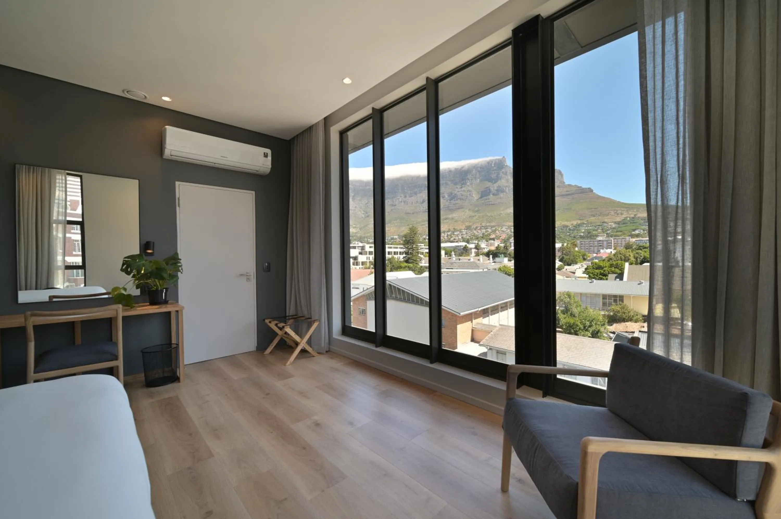 Bed in Kloof Street Hotel - Lion Roars Hotels & Lodges