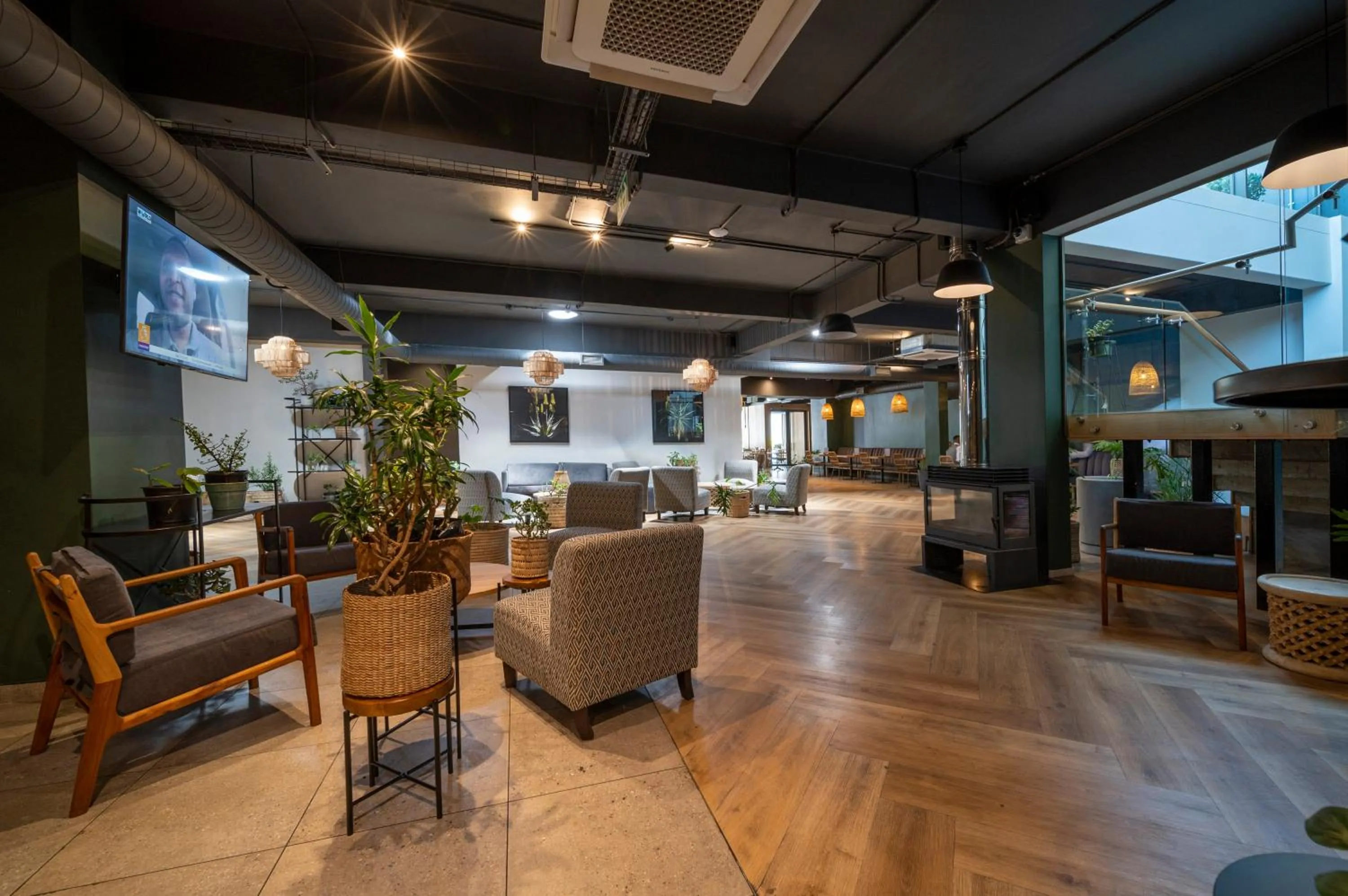 Communal lounge/ TV room in Kloof Street Hotel - Lion Roars Hotels & Lodges