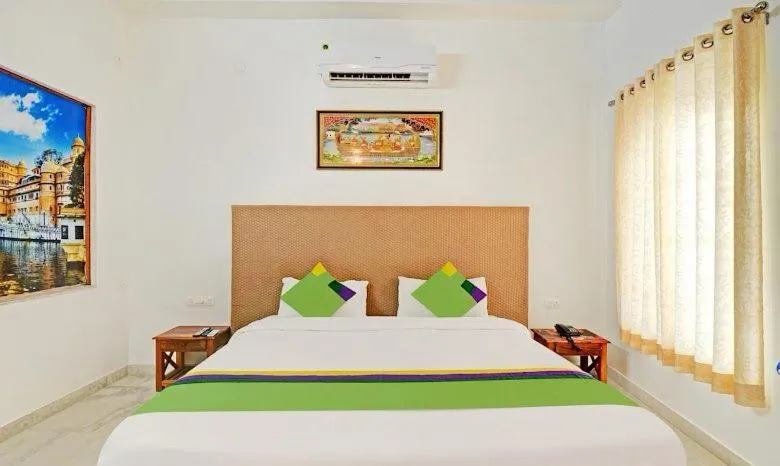 Bed in Khakhri Haveli - A Legacy of Mewar