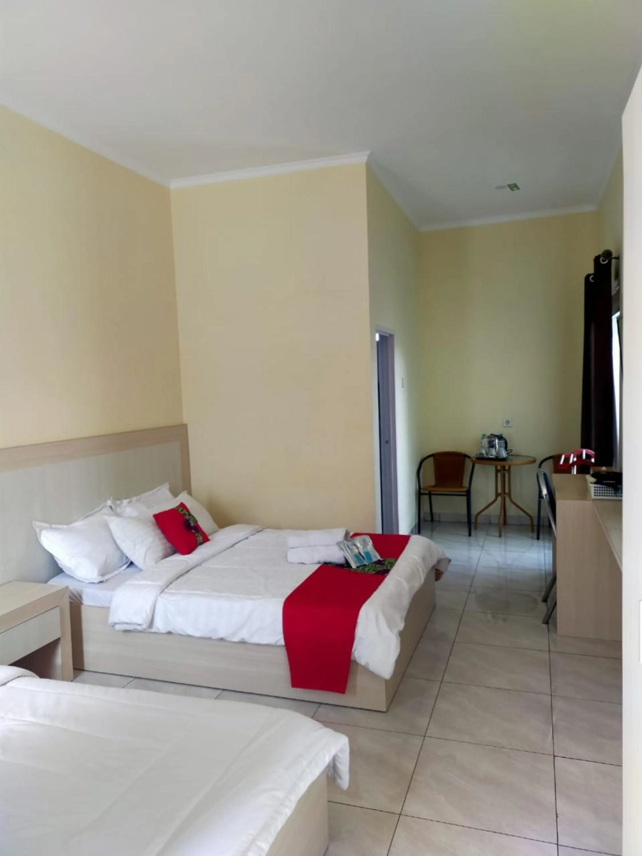 Photo of the whole room in Maulana Hills Syariah Hotel