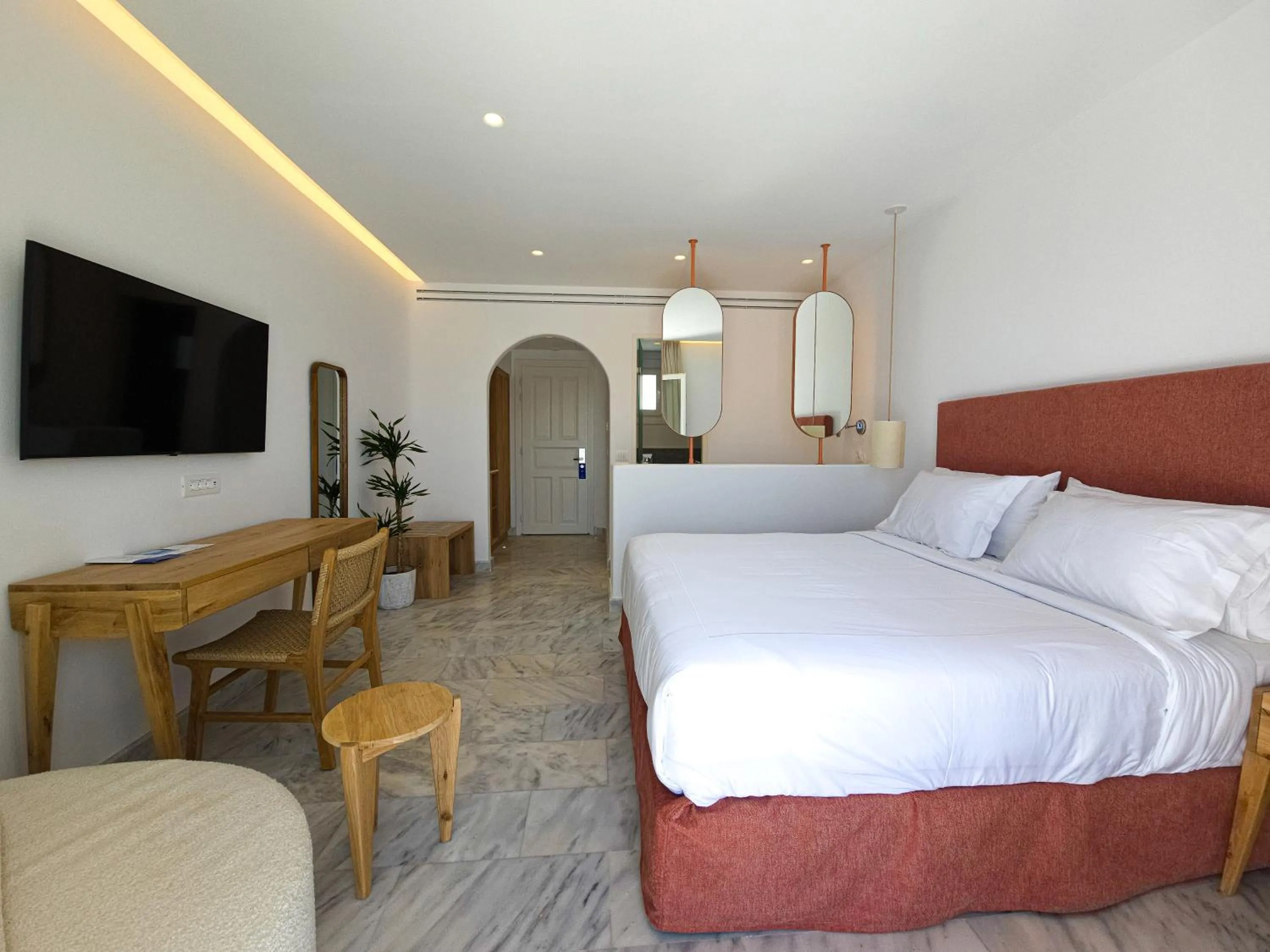 Communal lounge/ TV room, Bed in San Antonio Summerland