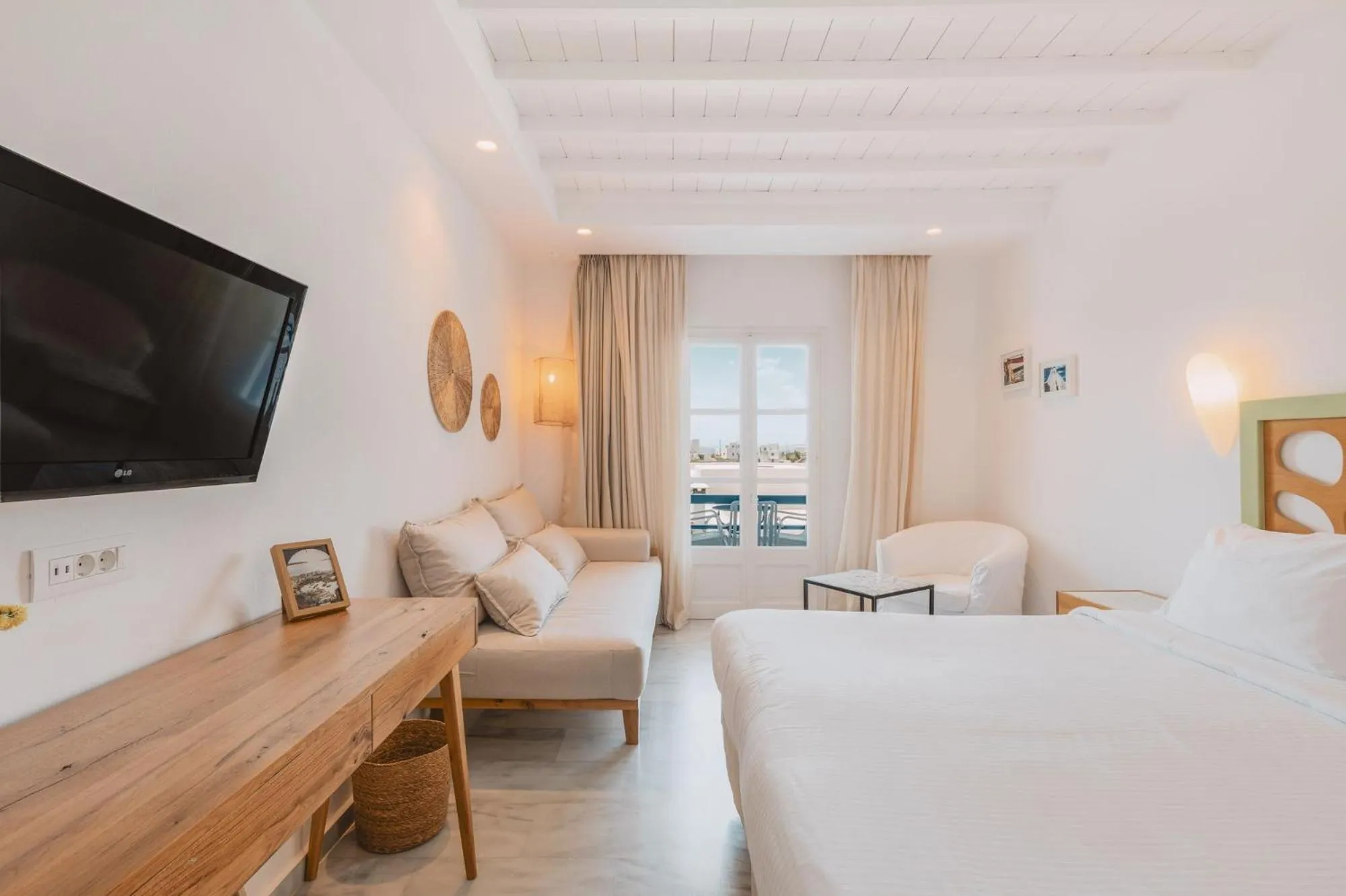 Photo of the whole room, Bed in San Antonio Summerland