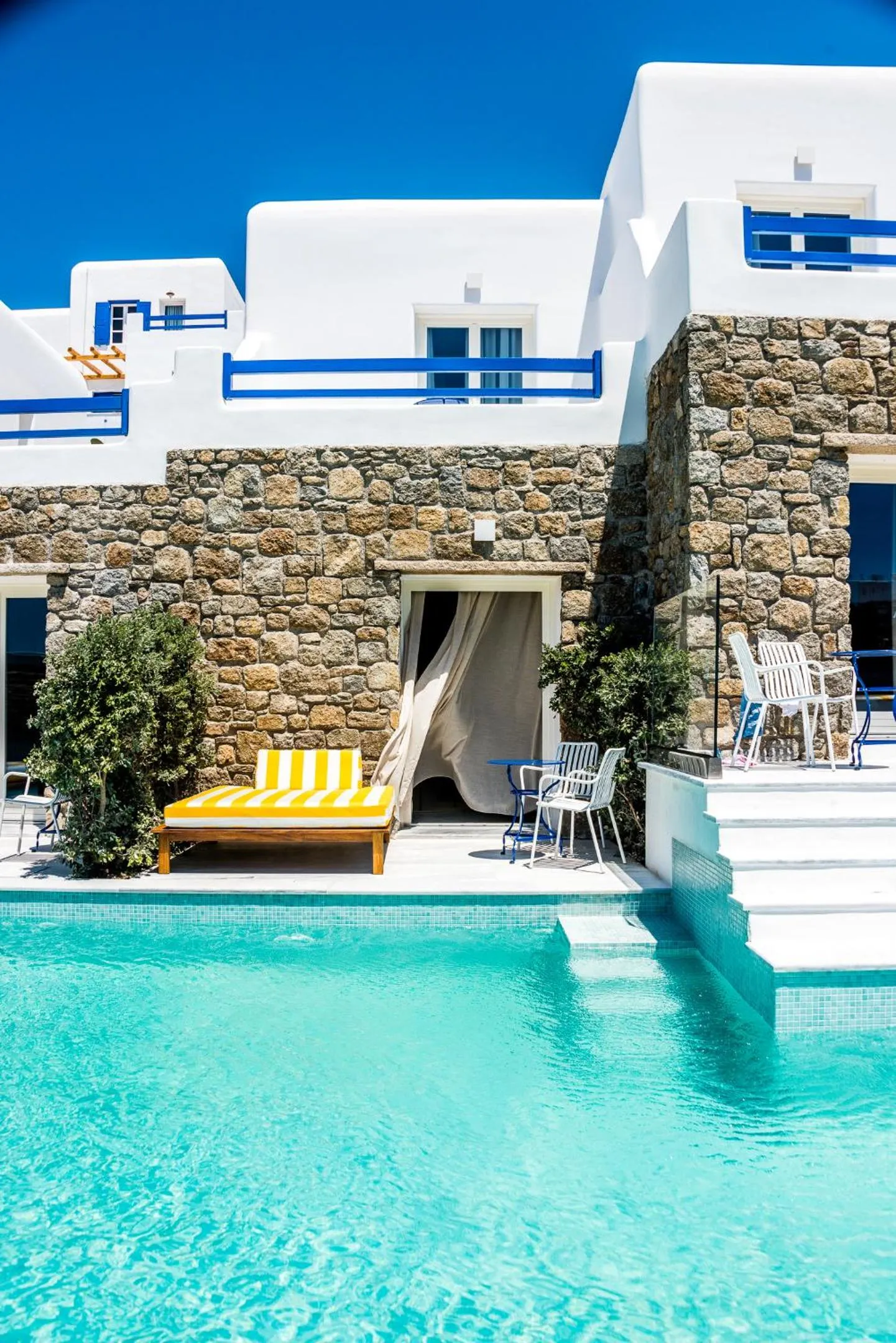 Swimming pool in San Antonio Summerland