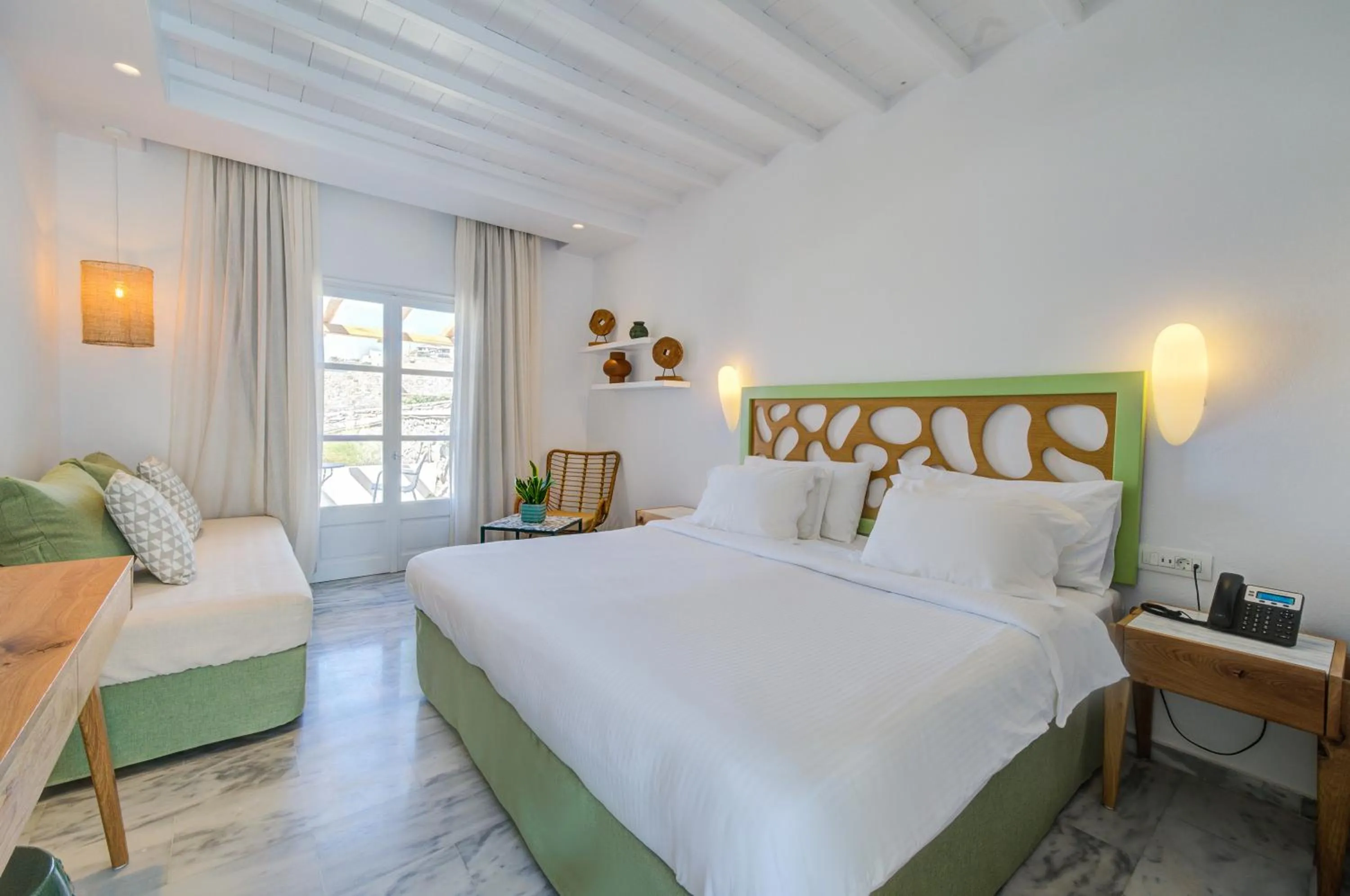 Photo of the whole room, Bed in San Antonio Summerland