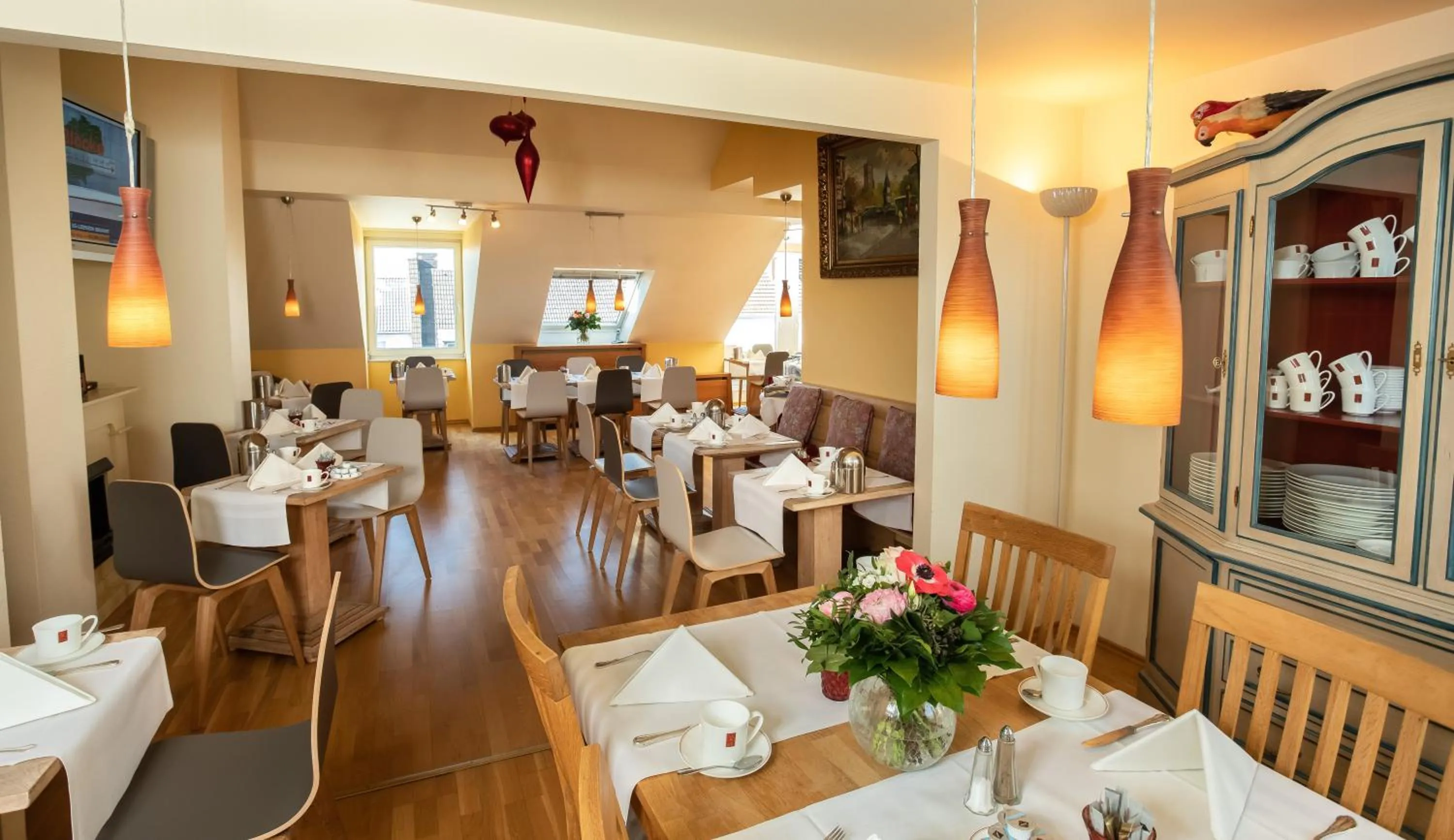 Restaurant/places to eat in Hotel Lessing