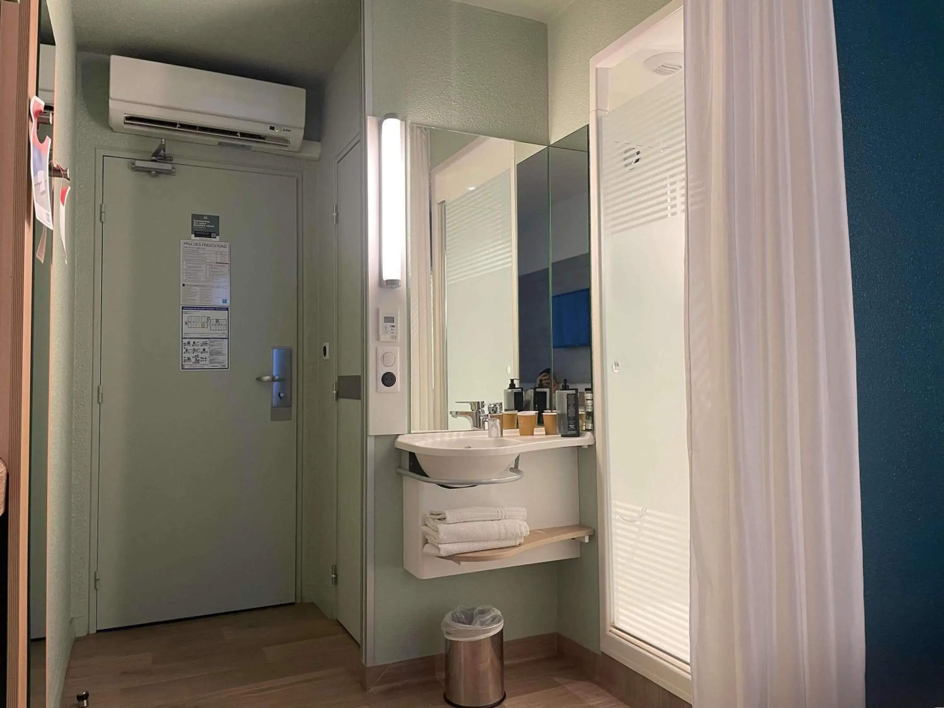 Bedroom in ibis Budget Le Treport Mers Les Bains Bedroom in ibis Budget Le Treport Mers Les Bains