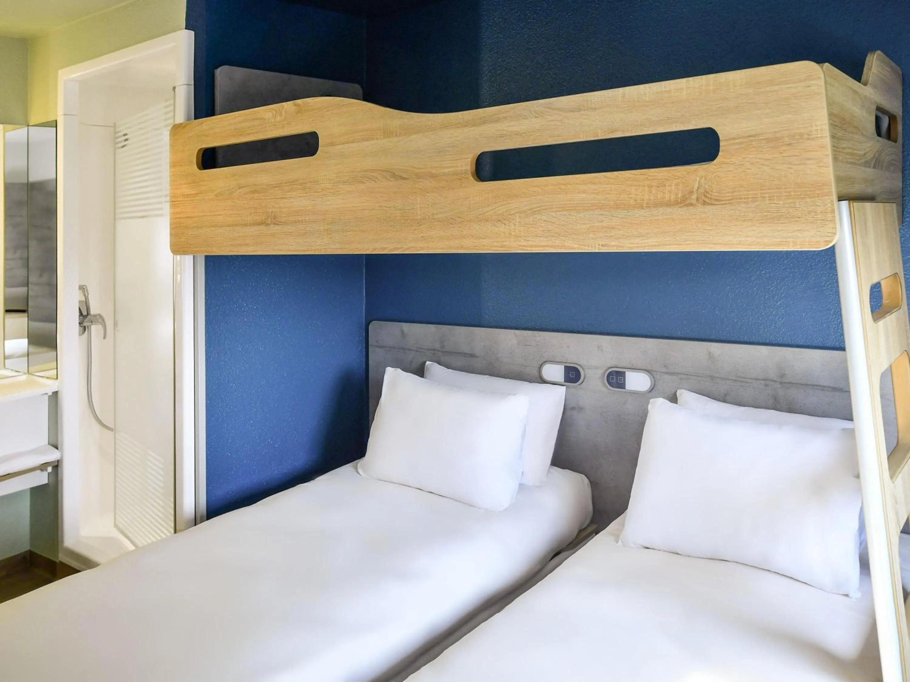 Bedroom, Bed in ibis Budget Le Treport Mers Les Bains