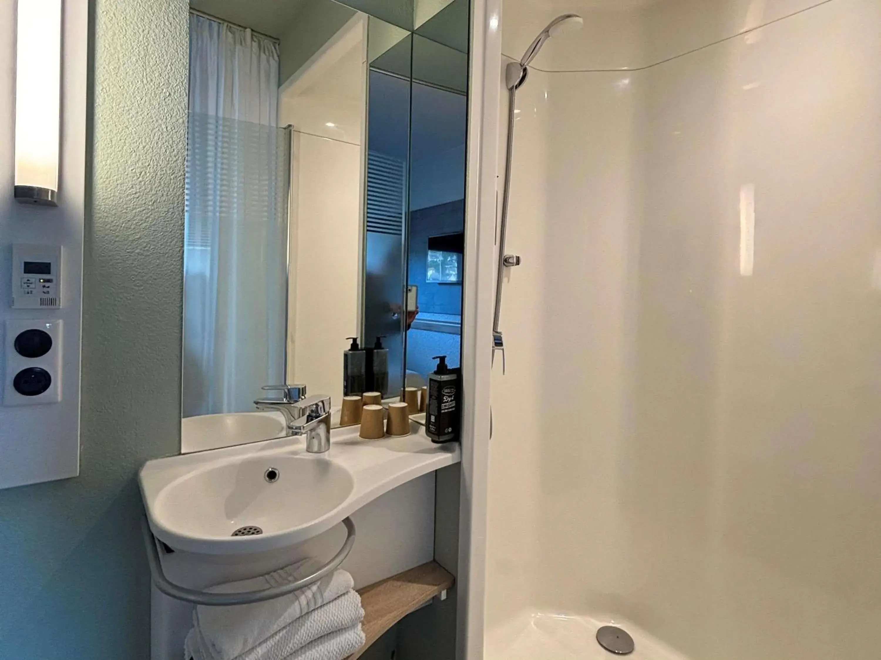 Bedroom in ibis Budget Le Treport Mers Les Bains Bedroom in ibis Budget Le Treport Mers Les Bains