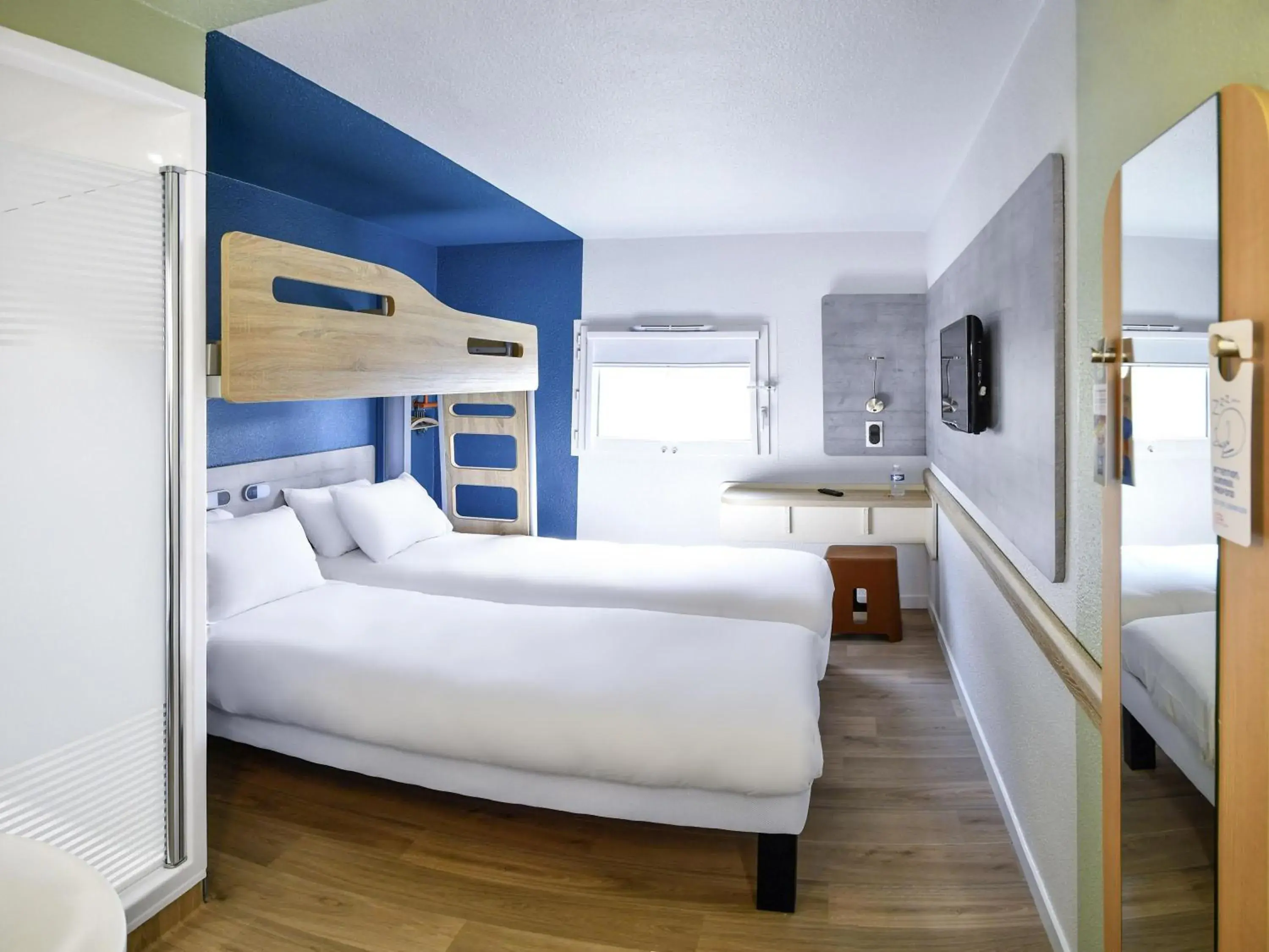 Bedroom, Bed in ibis Budget Le Treport Mers Les Bains Bedroom, Bed in ibis Budget Le Treport Mers Les Bains