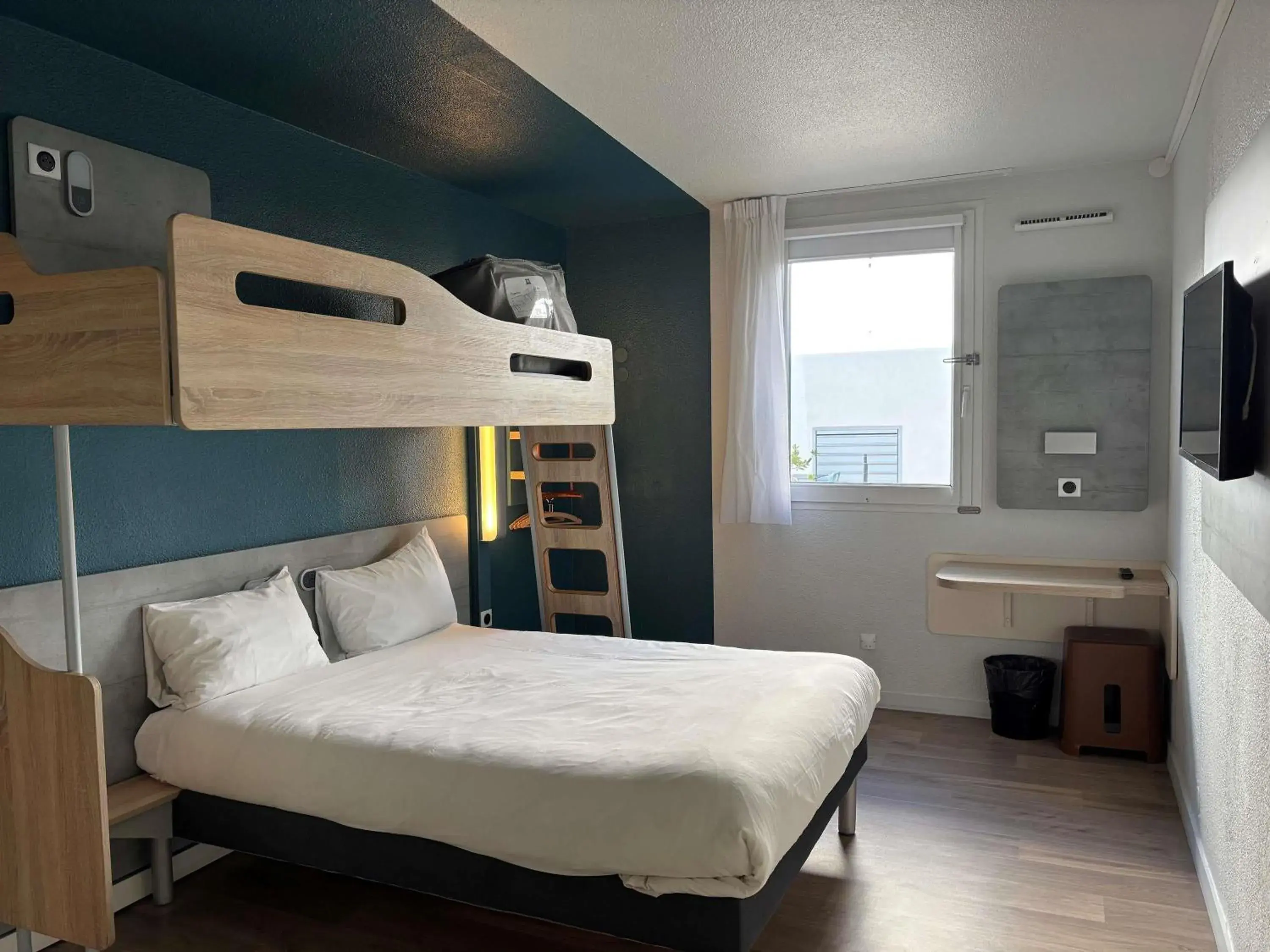 Bedroom, Bed in ibis Budget Le Treport Mers Les Bains Bedroom, Bed in ibis Budget Le Treport Mers Les Bains