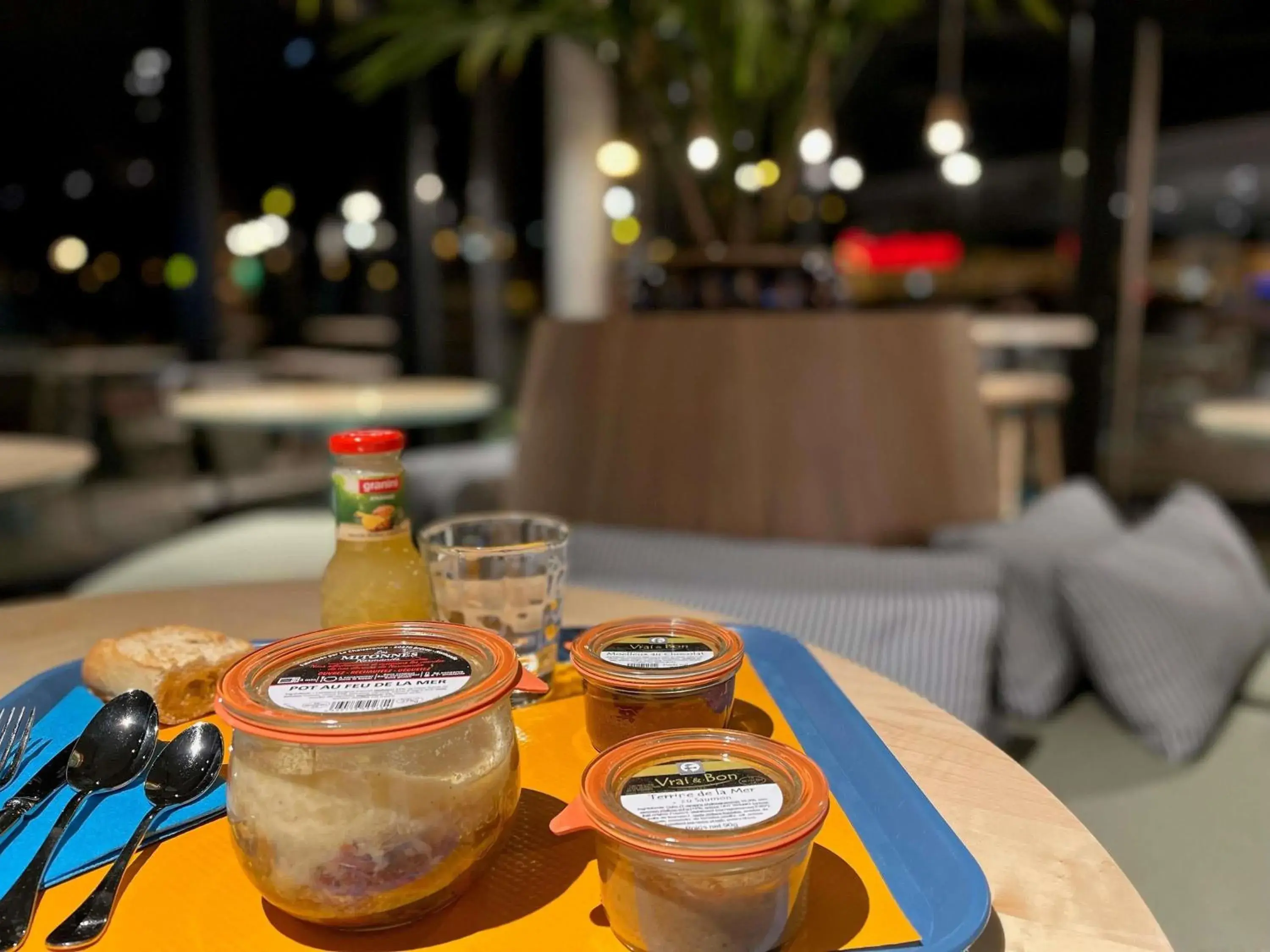 Lounge or bar in ibis Budget Le Treport Mers Les Bains Lounge or bar in ibis Budget Le Treport Mers Les Bains