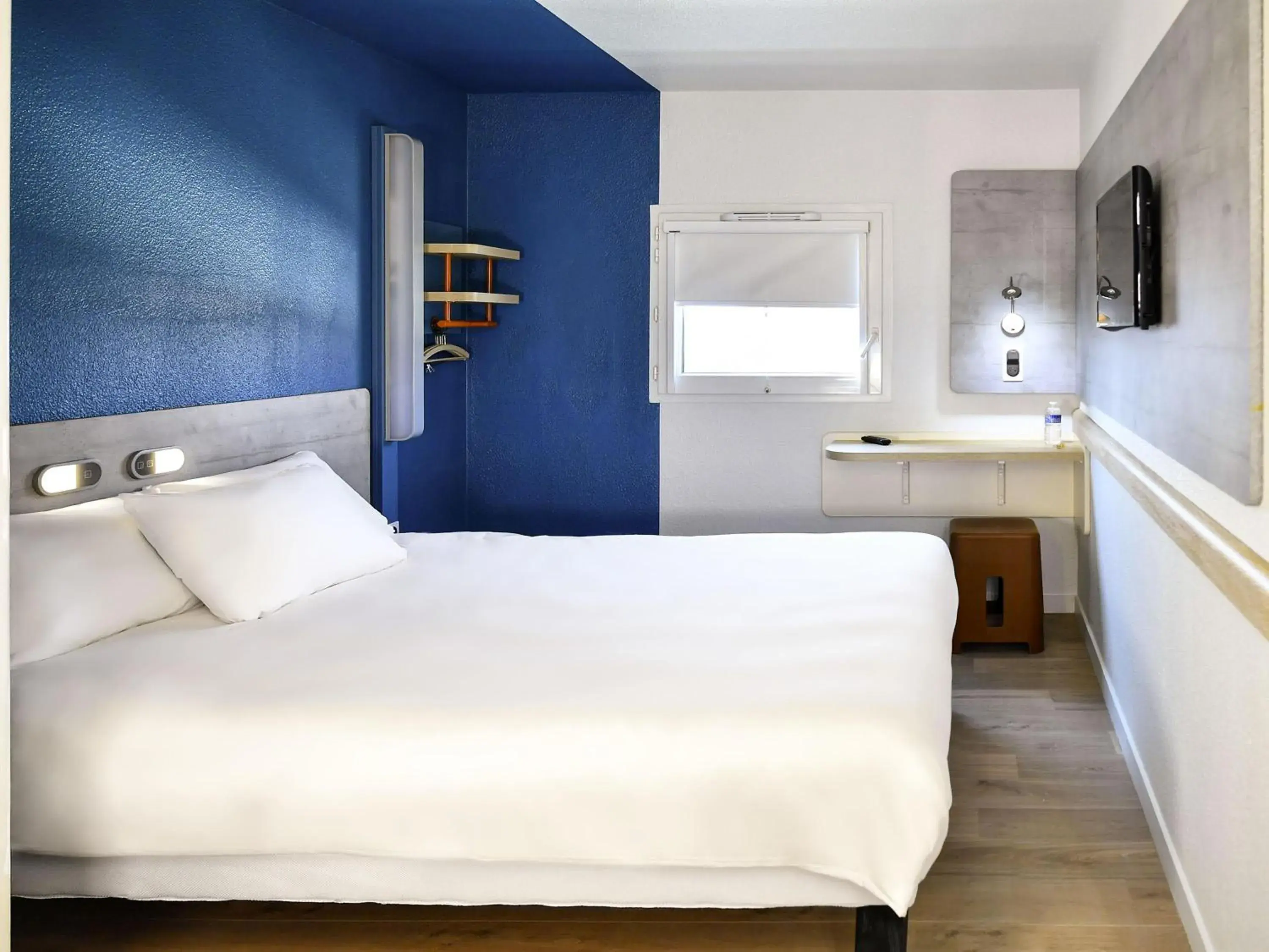 Bedroom, Bed in ibis Budget Le Treport Mers Les Bains Bedroom, Bed in ibis Budget Le Treport Mers Les Bains