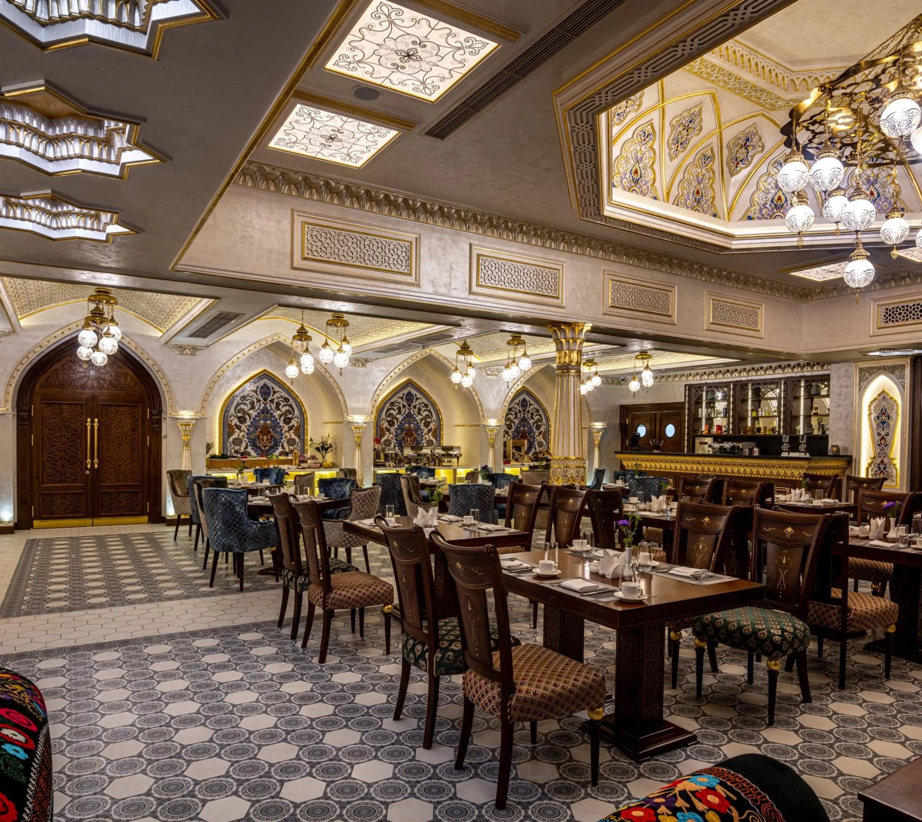 Restaurant/places to eat in Manor Hotel