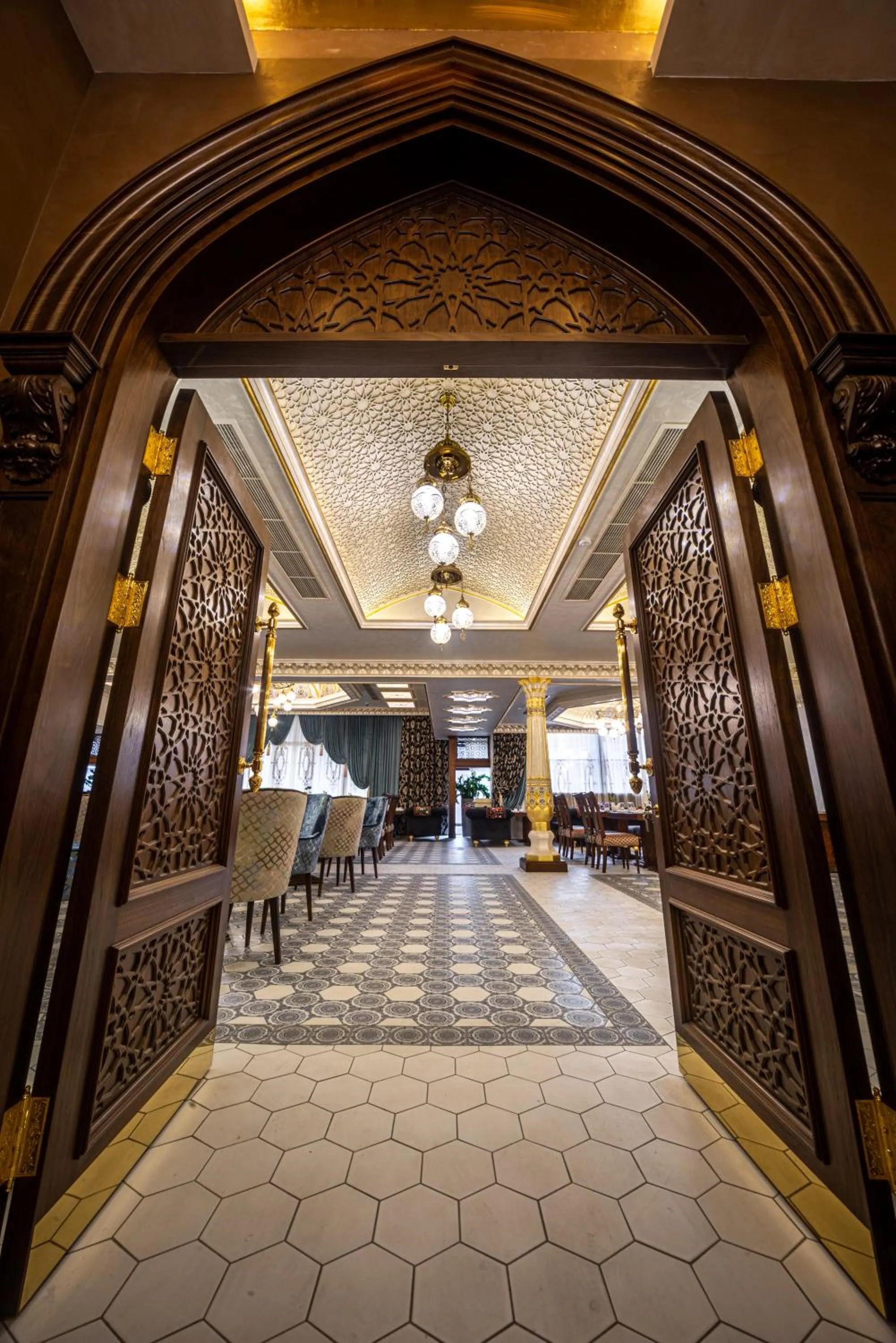 Restaurant/places to eat in Manor Hotel