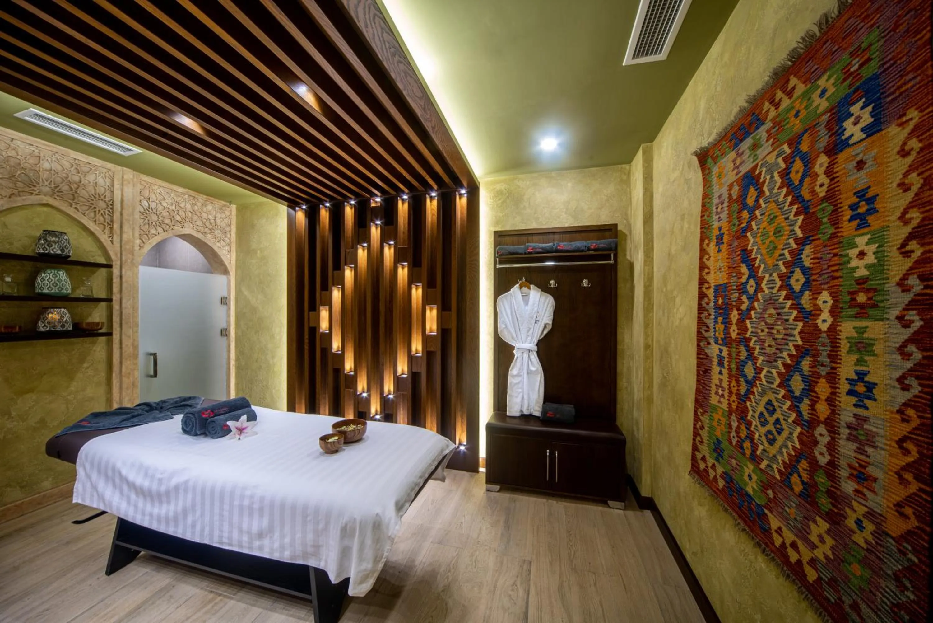 Massage, Bed in Manor Hotel