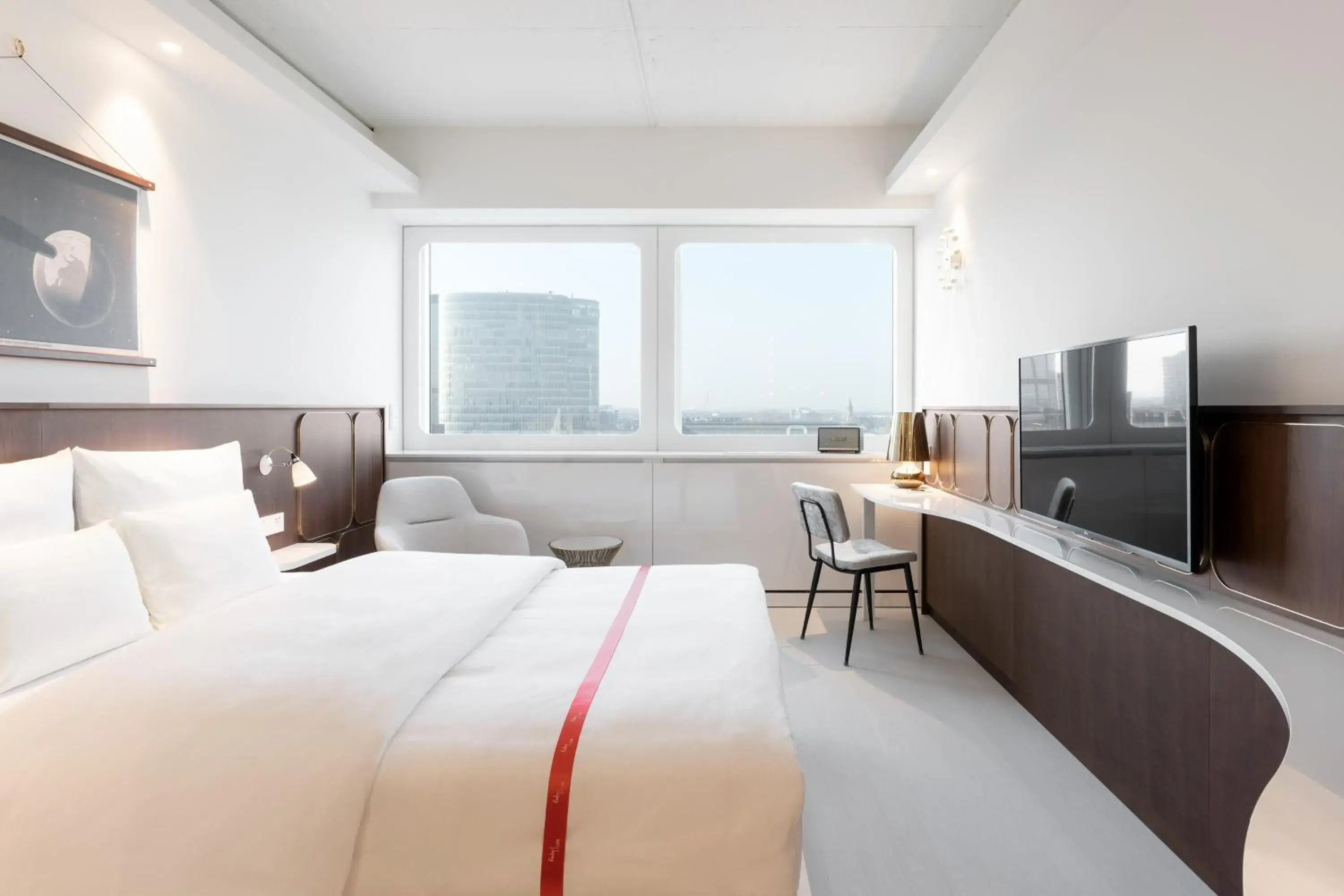 Property building, Bed in Ruby Luna Hotel Dusseldorf Property building, Bed in Ruby Luna Hotel Dusseldorf