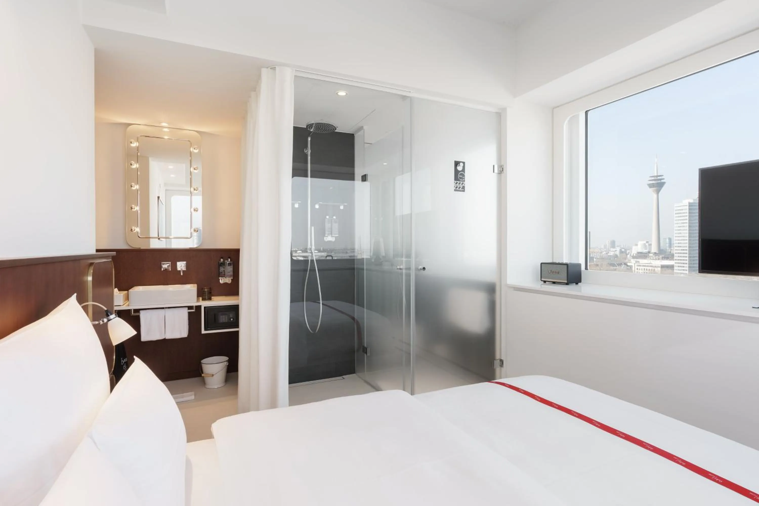 Photo of the whole room, Bed in Ruby Luna Hotel Dusseldorf