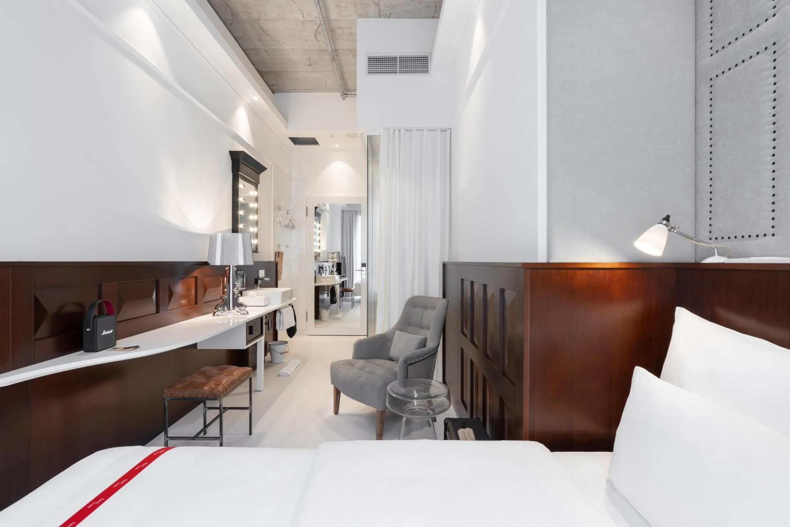 Photo of the whole room, Bed in Ruby Louise Hotel Frankfurt