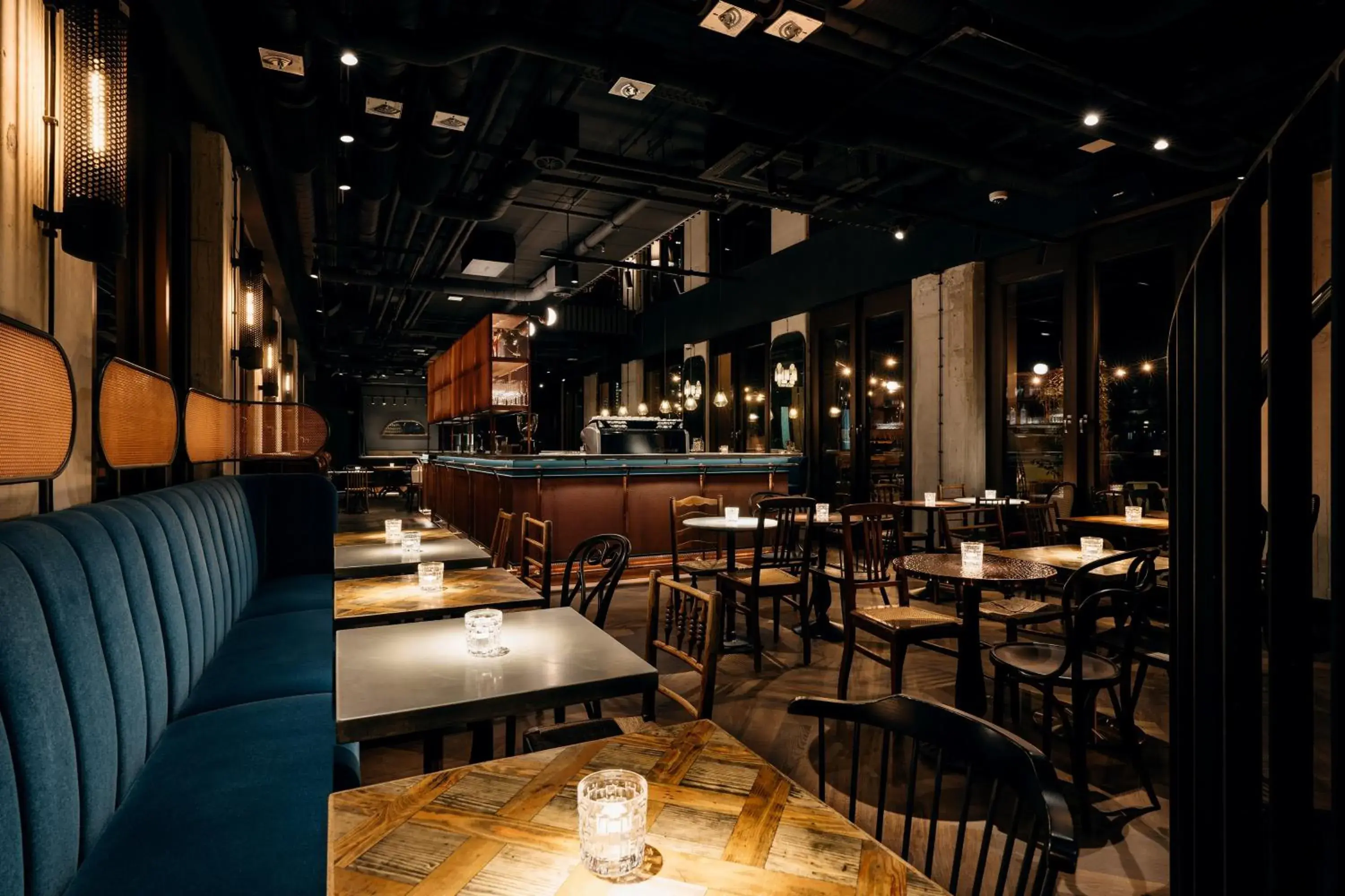 Lounge or bar in Ruby Louise Hotel Frankfurt Lounge or bar in Ruby Louise Hotel Frankfurt