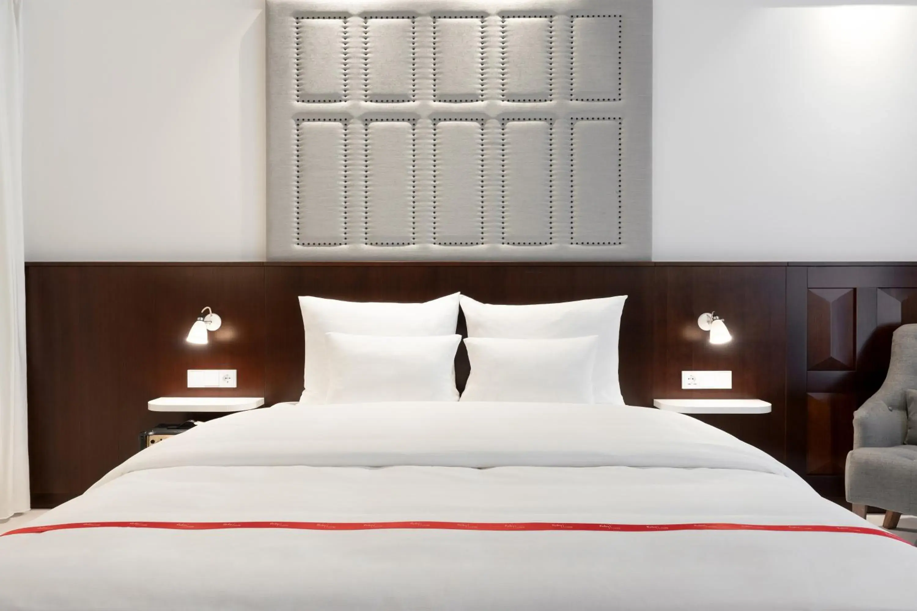 Photo of the whole room, Bed in Ruby Louise Hotel Frankfurt Photo of the whole room, Bed in Ruby Louise Hotel Frankfurt