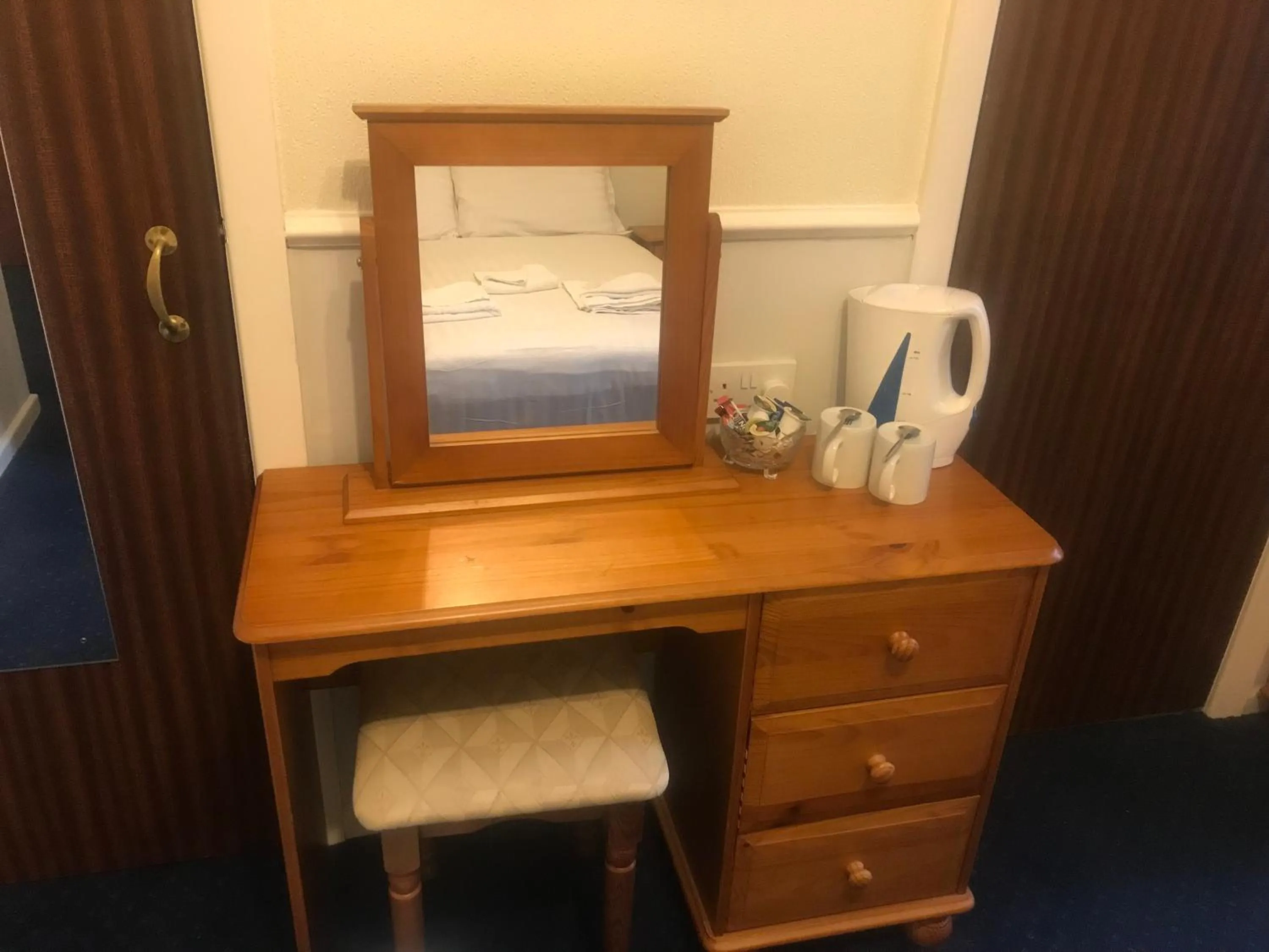 Coffee/tea facilities in Canasta Hotel