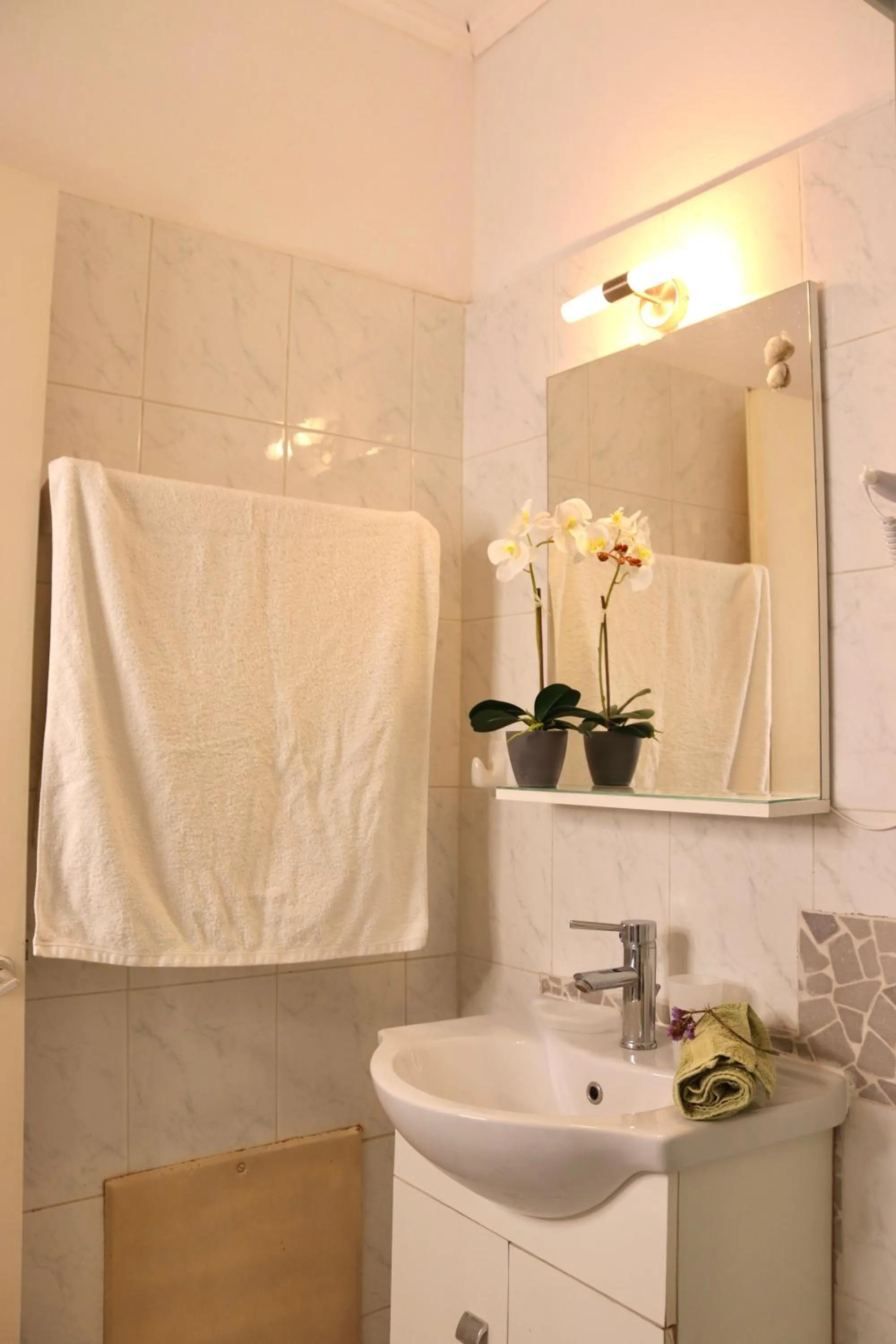 Bathroom in Elves Studios& Apartment's SIDARI