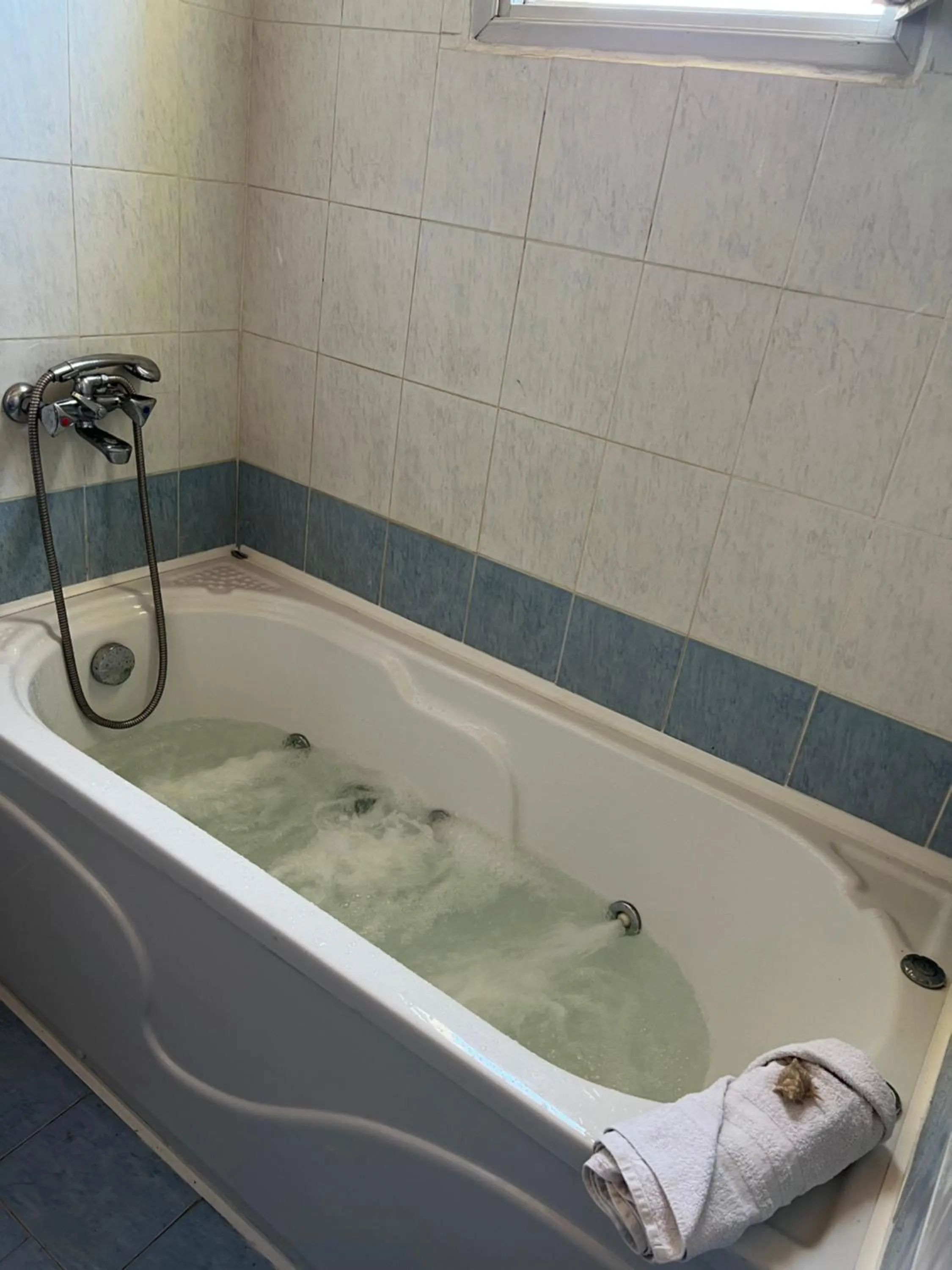 Hot Tub in Elves Studios& Apartment's SIDARI