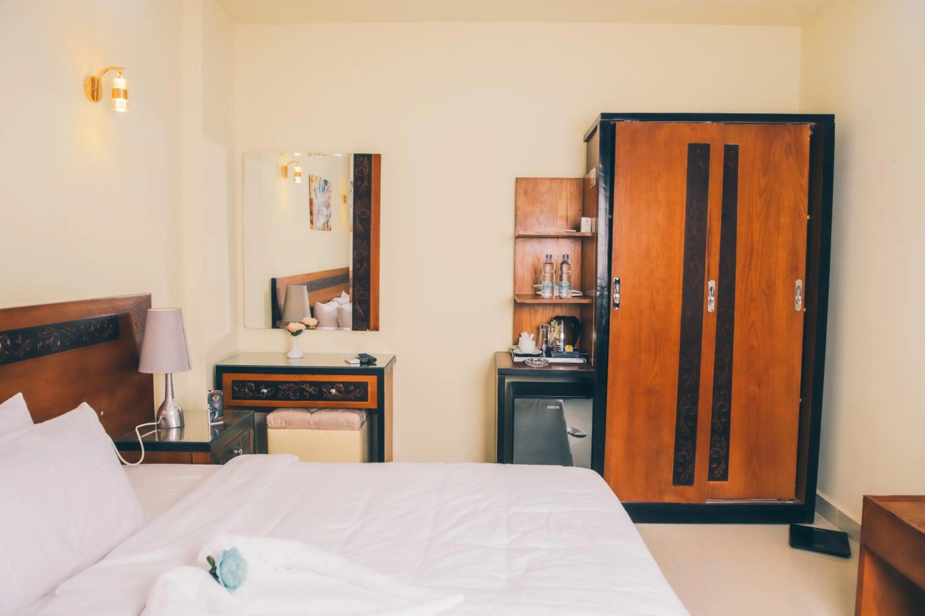 Communal lounge/ TV room, Bed in Jewel Inn El Bakry Hotel