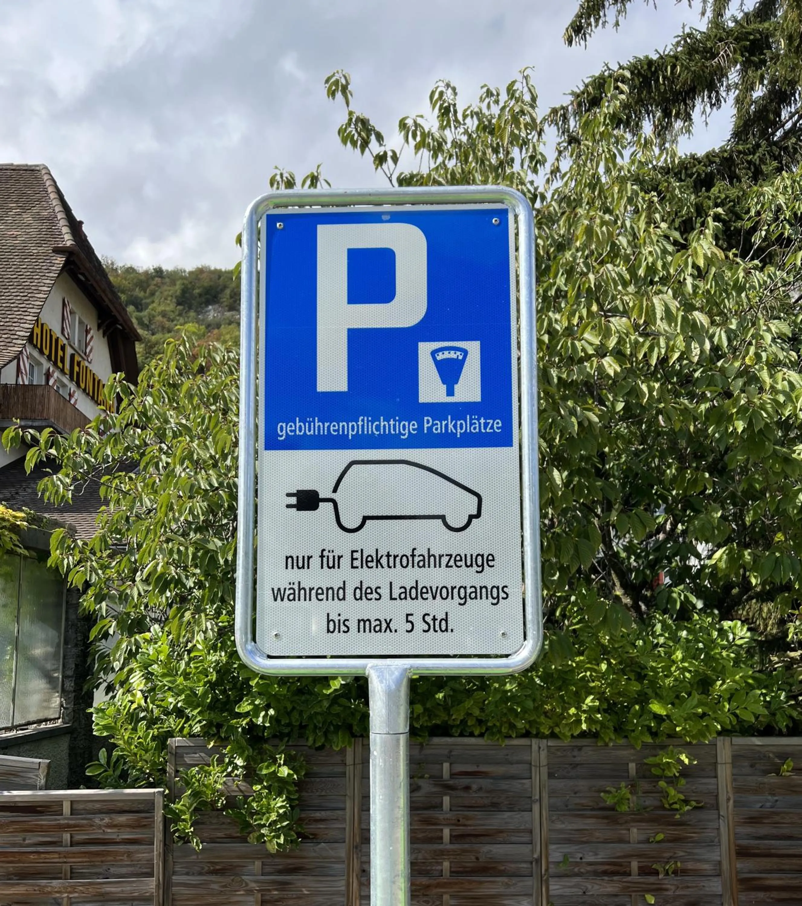 Parking in Fontana Garni