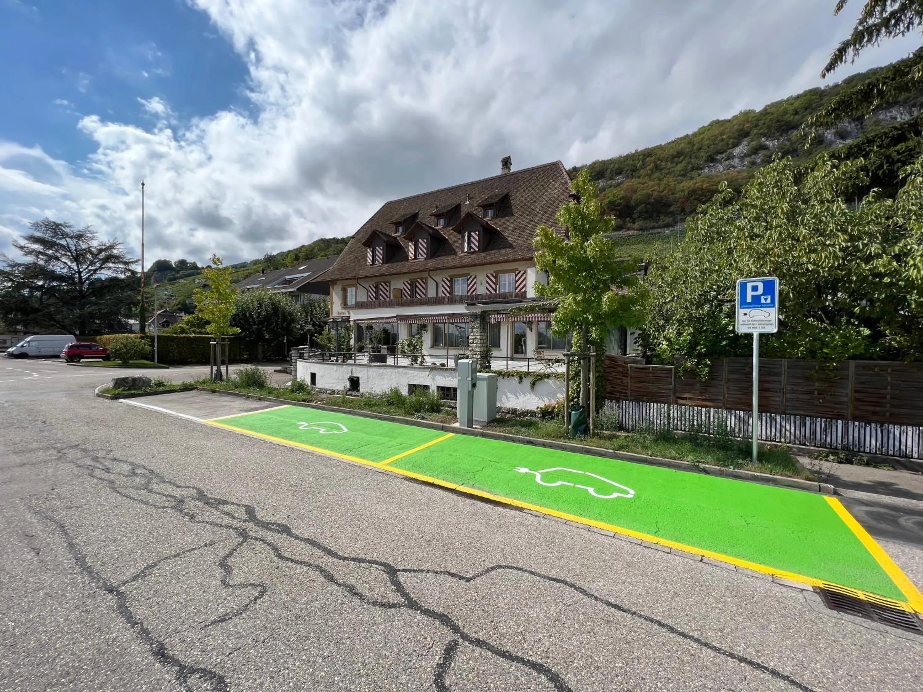 Parking in Fontana Garni