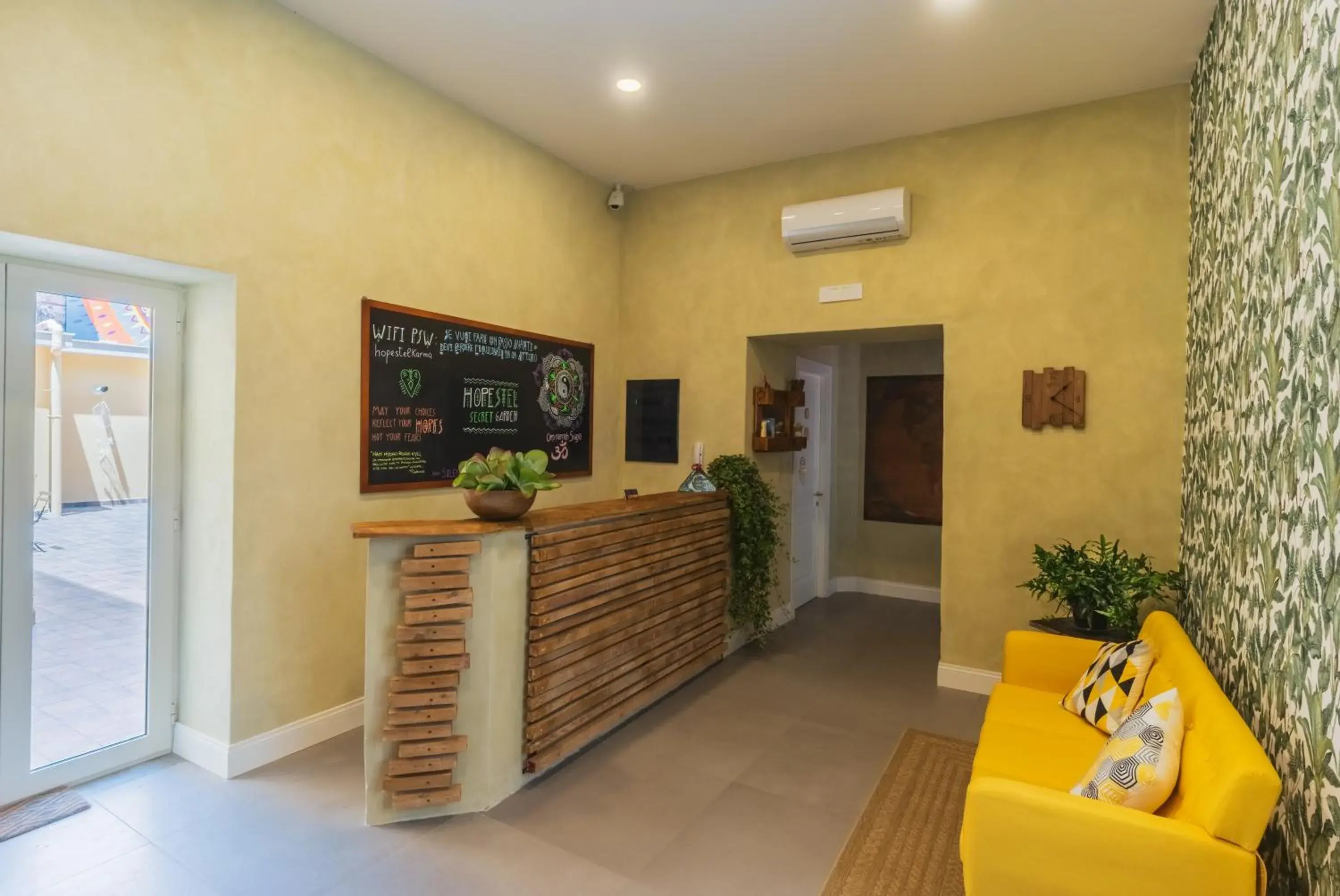 Lobby or reception in HOPESTEL Secret Garden Napoli Lobby or reception in HOPESTEL Secret Garden Napoli