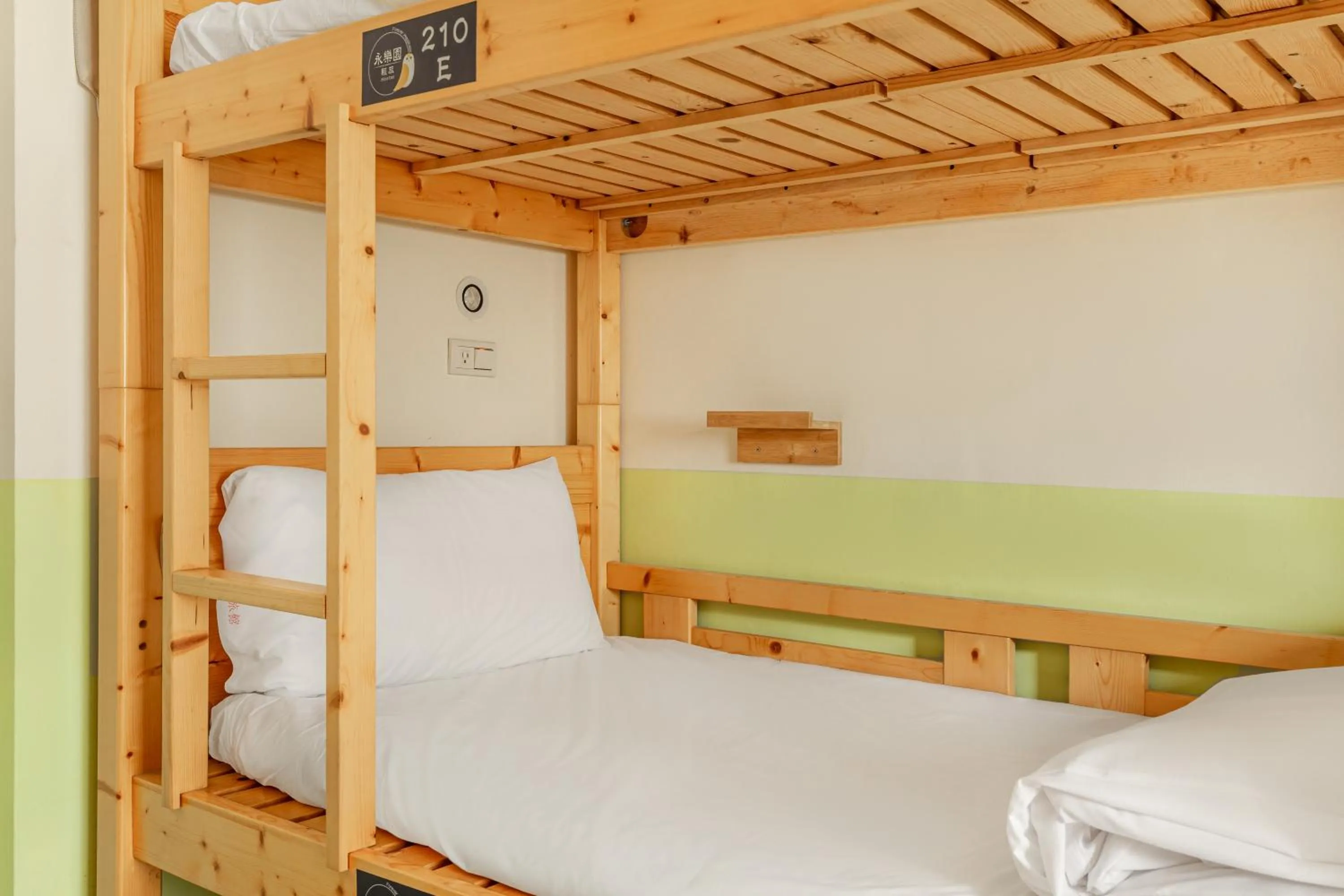 Photo of the whole room, Bed in Forever Happiness Hostel