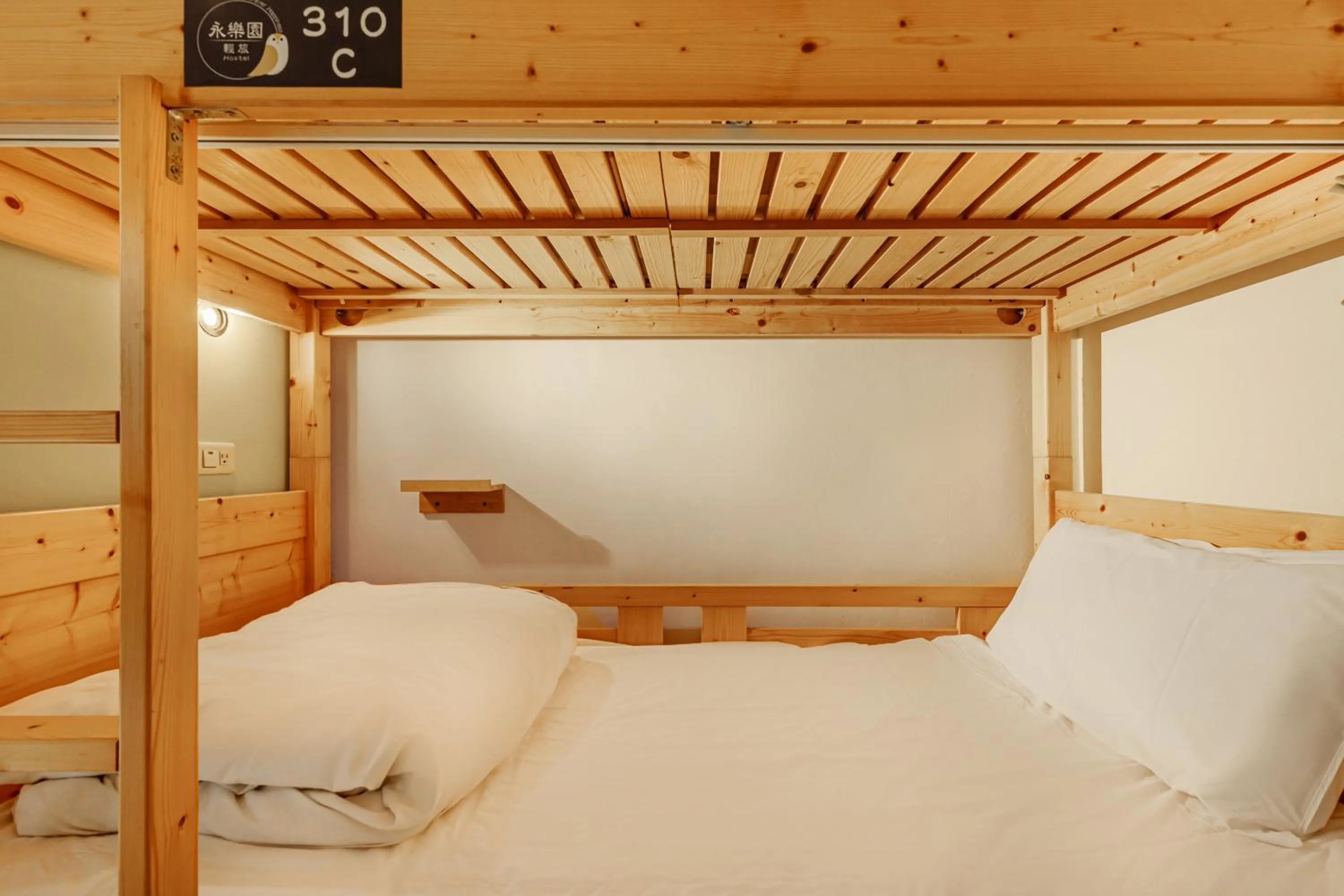 Photo of the whole room, Bed in Forever Happiness Hostel