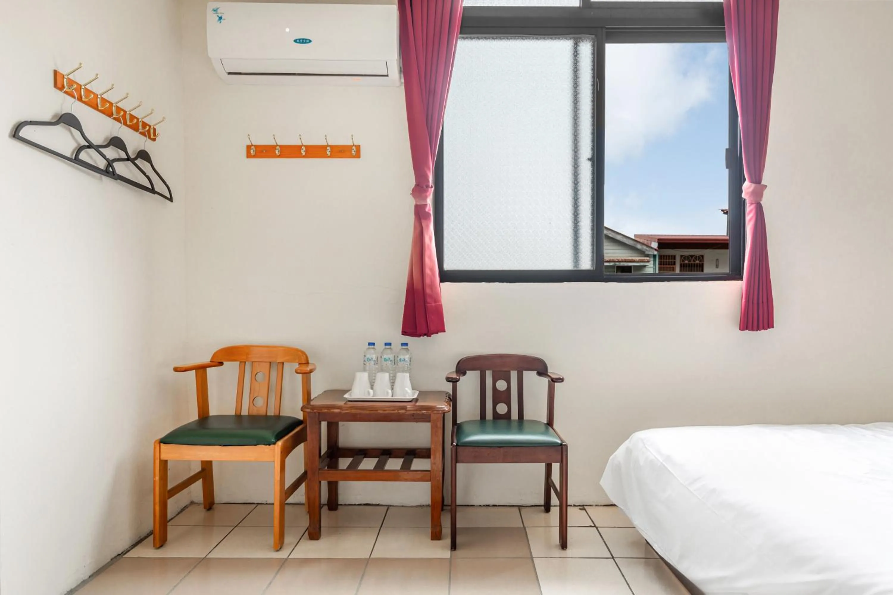 Photo of the whole room, Bed in Forever Happiness Hostel