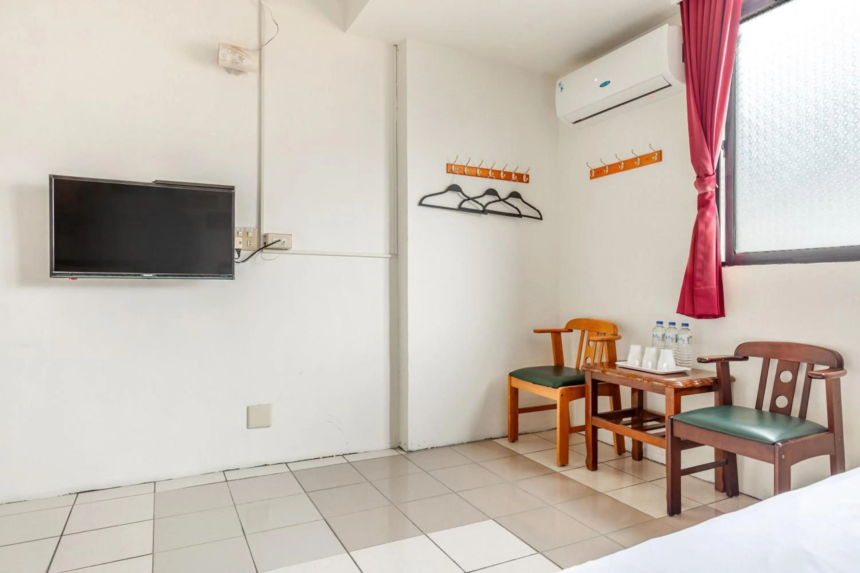 Photo of the whole room in Forever Happiness Hostel