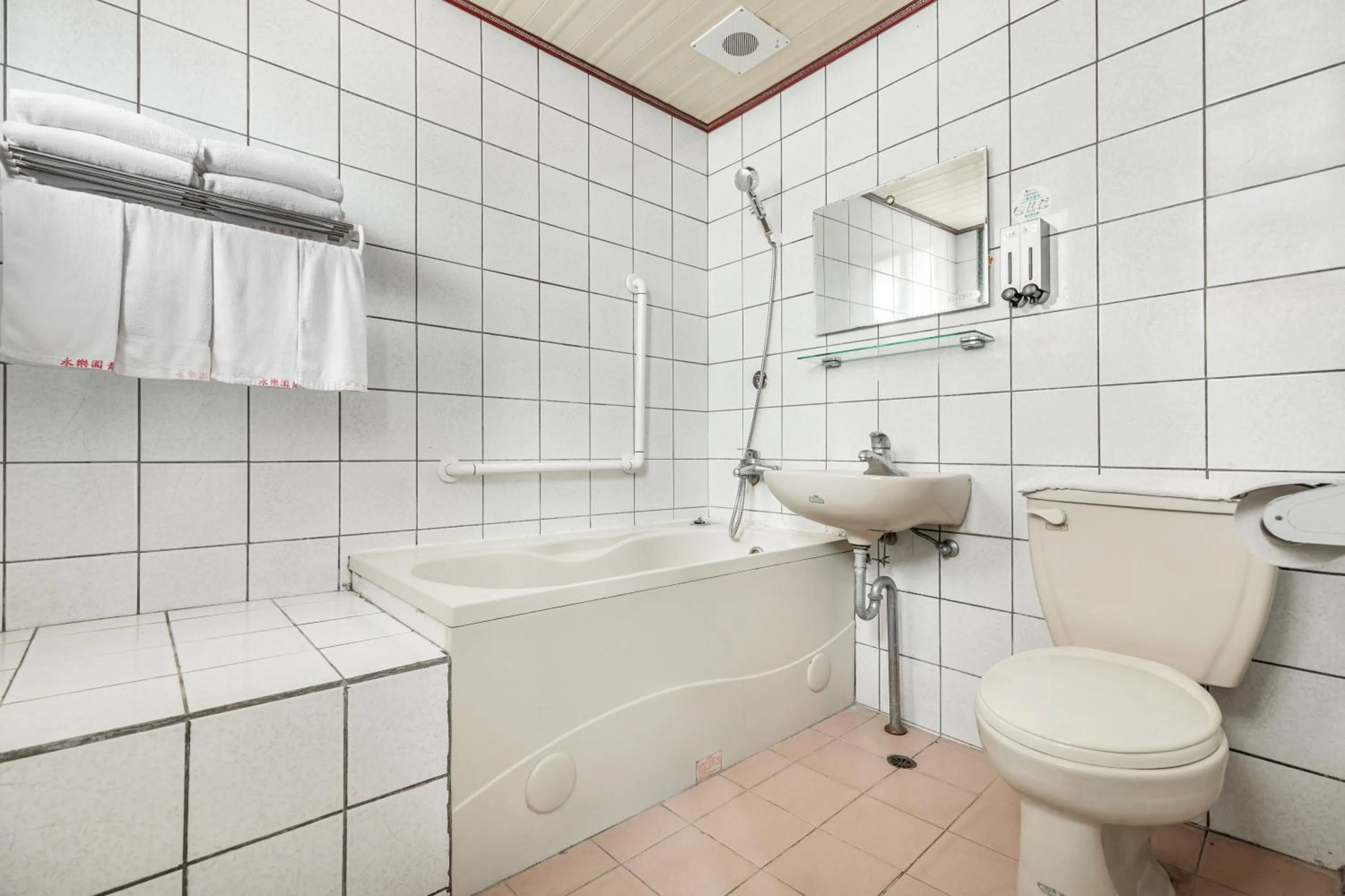 Bathroom in Forever Happiness Hostel