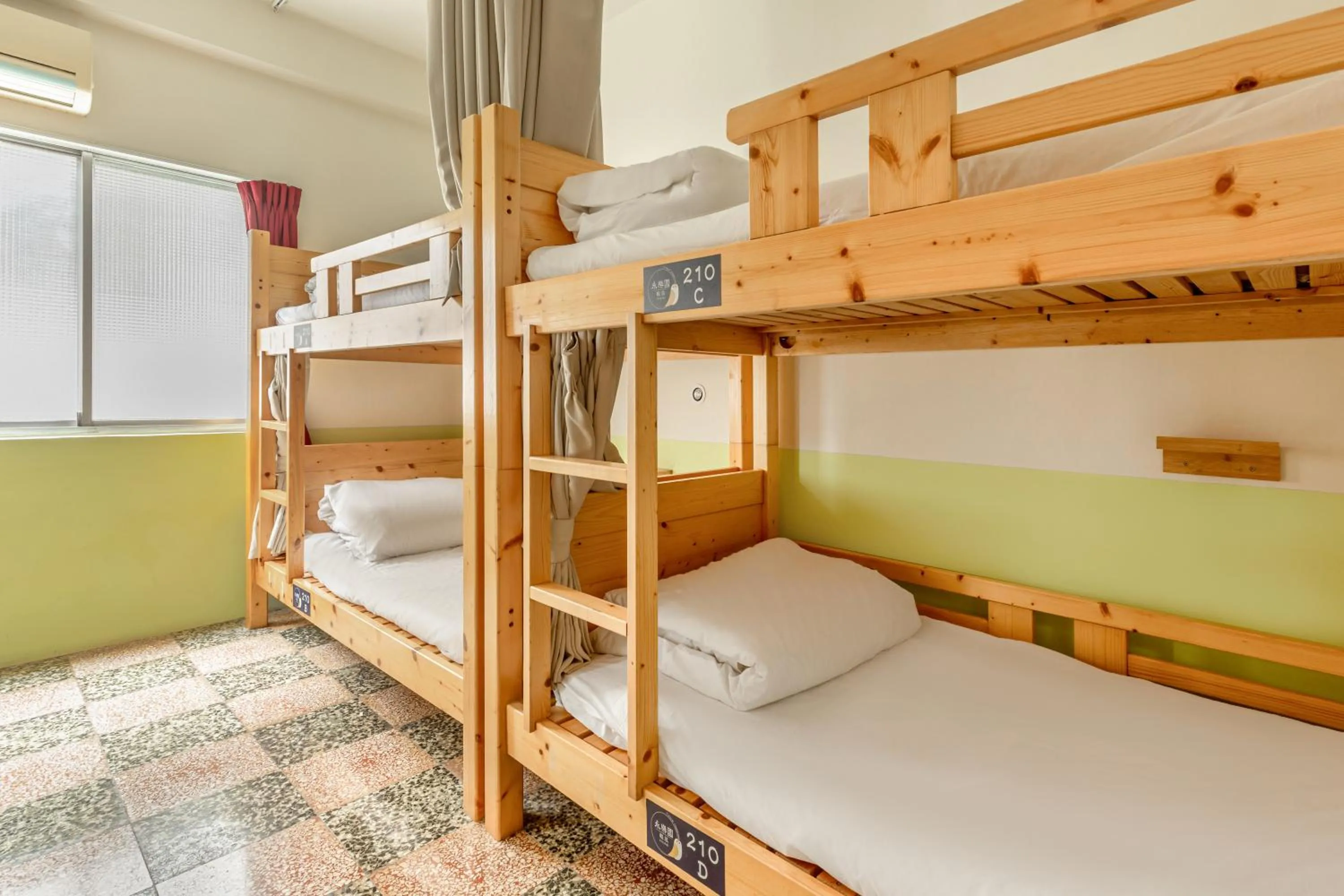 Photo of the whole room, Bed in Forever Happiness Hostel