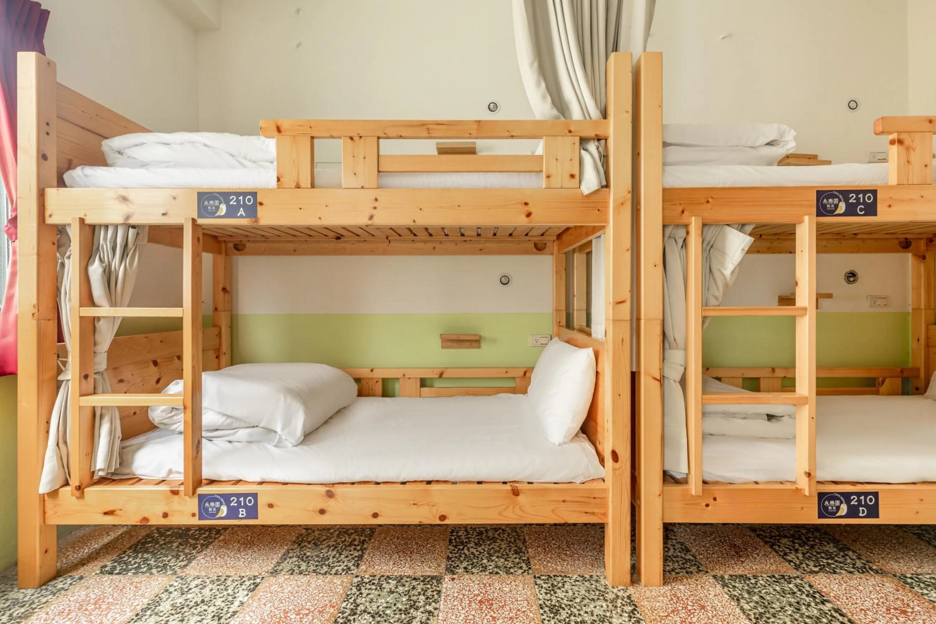 Photo of the whole room, Bed in Forever Happiness Hostel