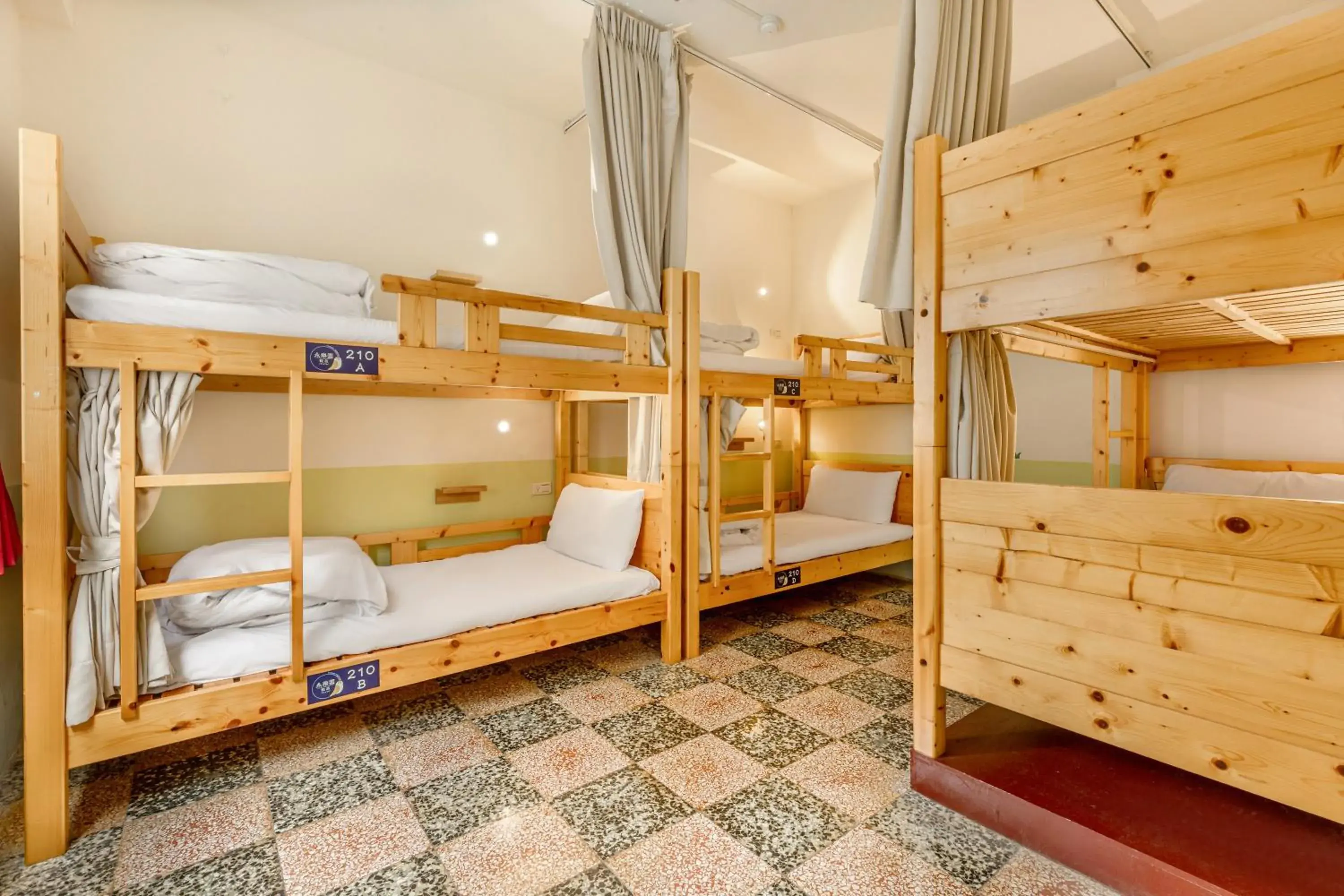 Bed in 6-Bed Dormitory Room in Forever Happiness Hostel Bed in 6-Bed Dormitory Room in Forever Happiness Hostel
