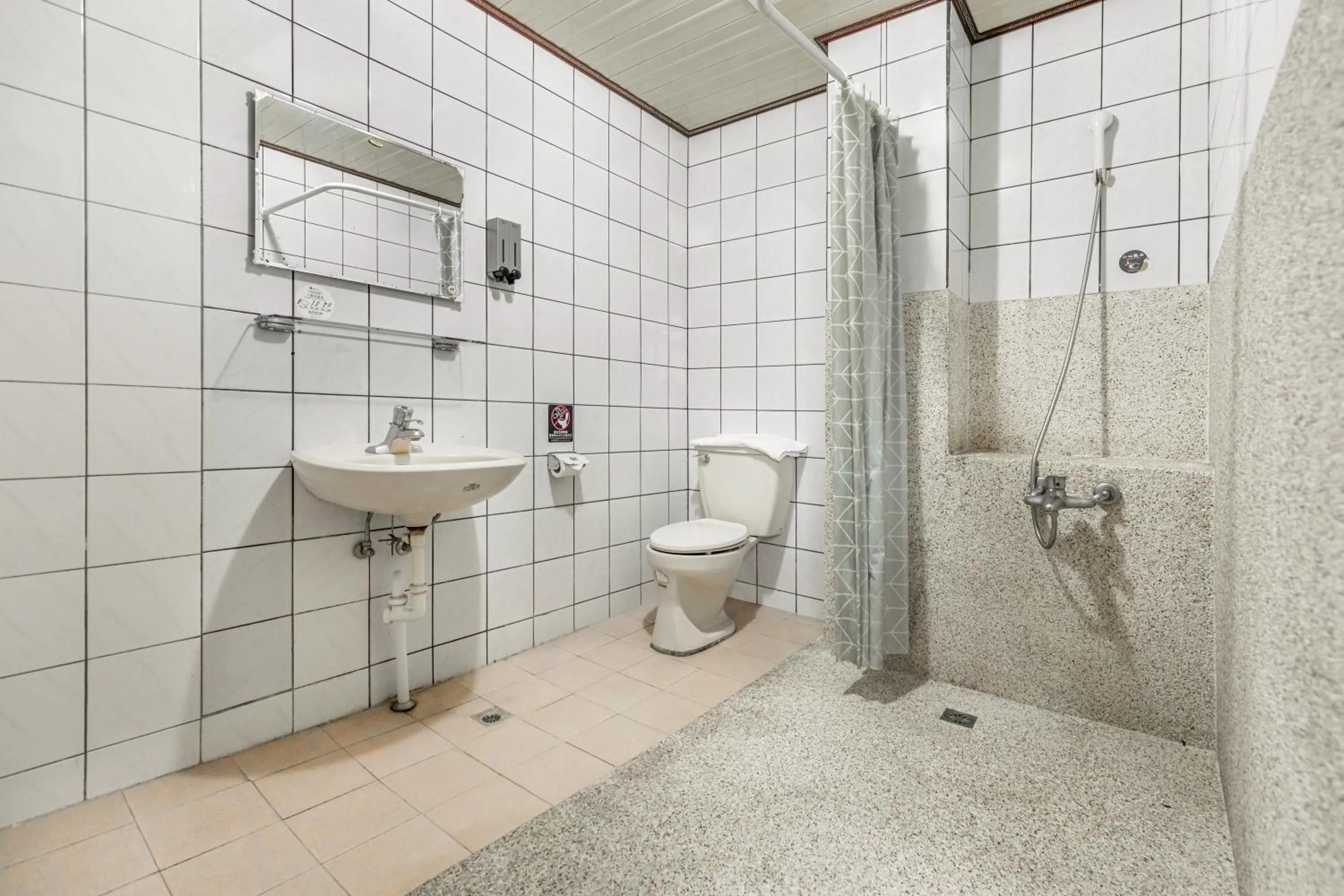 Bathroom in Forever Happiness Hostel