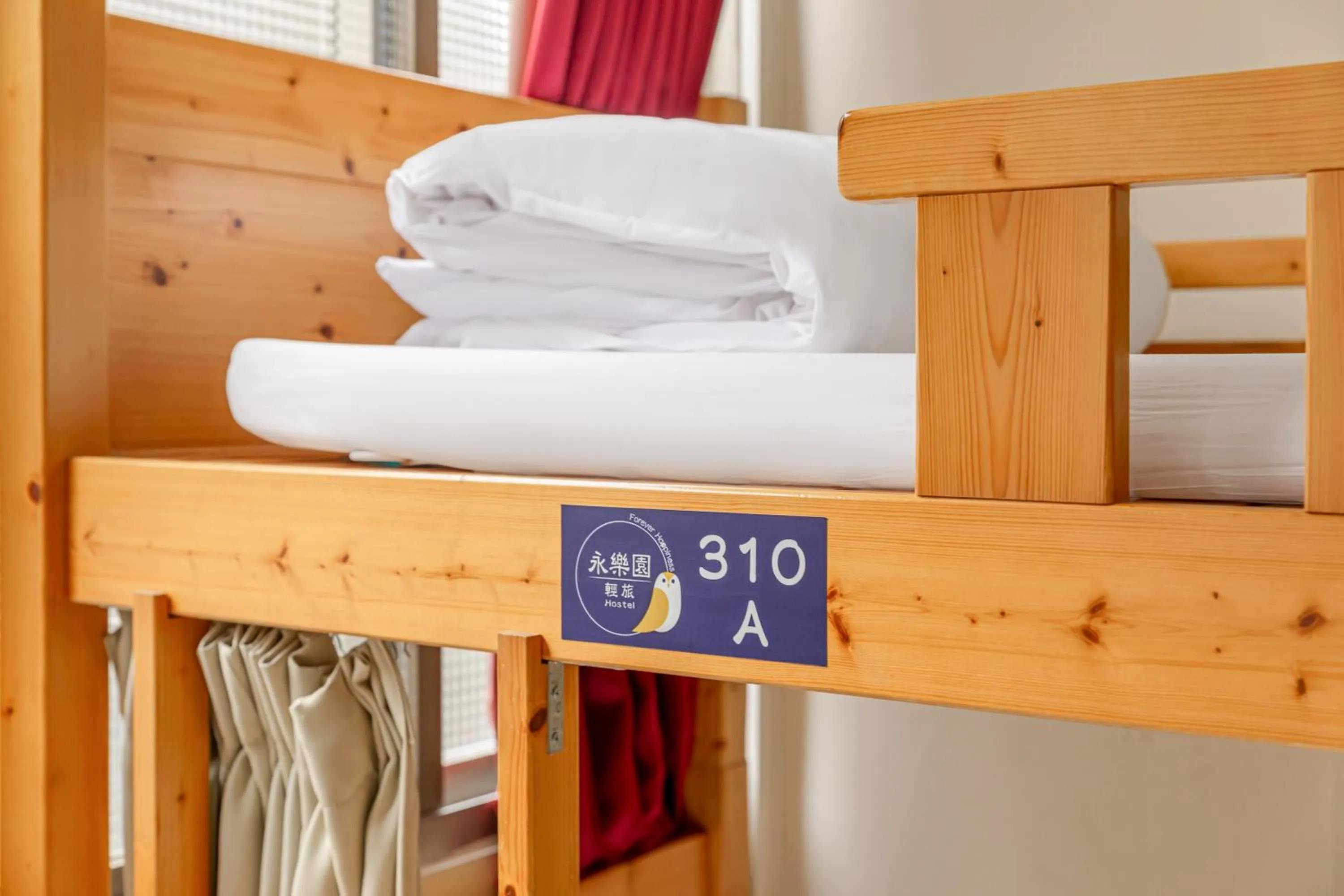 Photo of the whole room, Bed in Forever Happiness Hostel