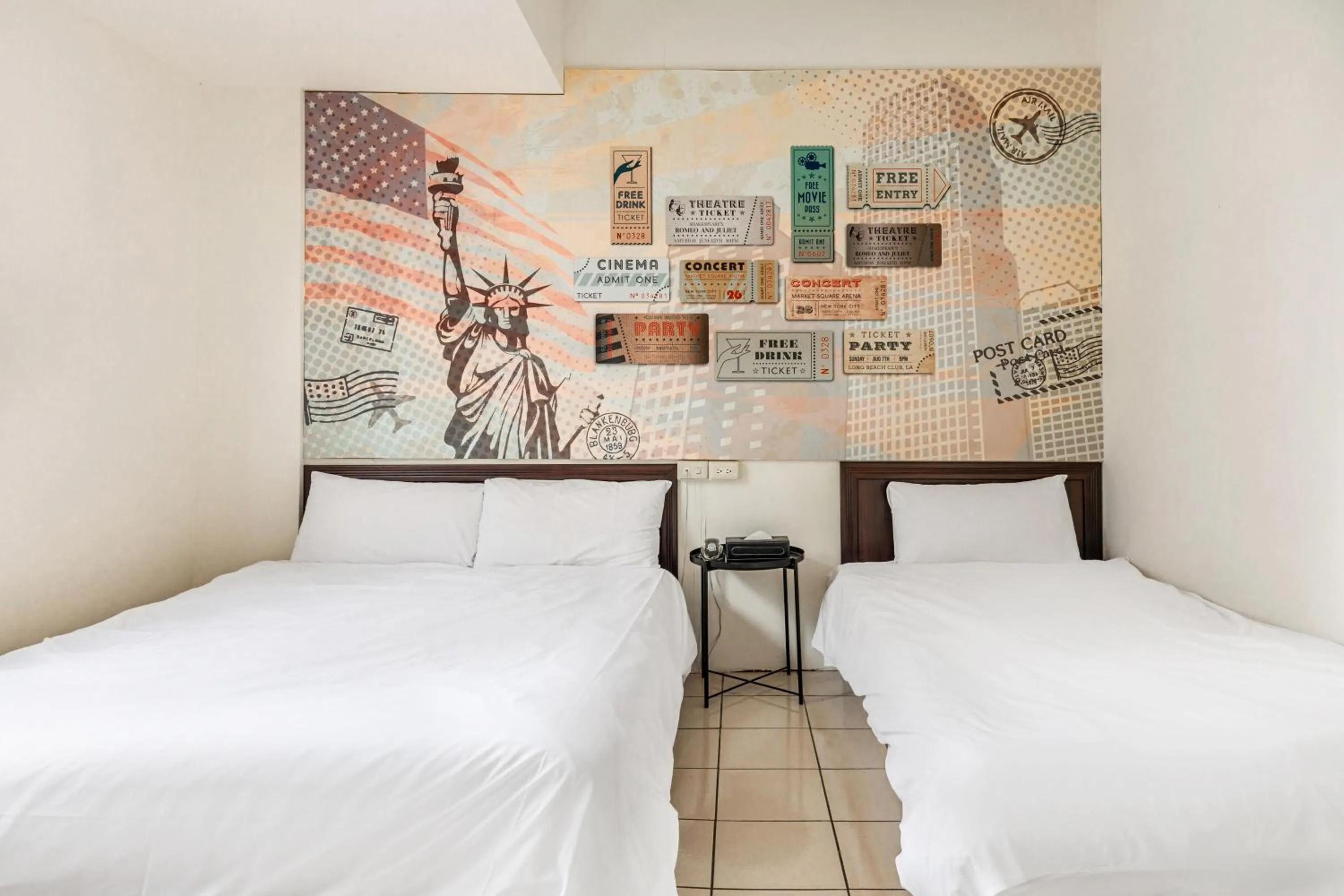 Photo of the whole room, Bed in Forever Happiness Hostel