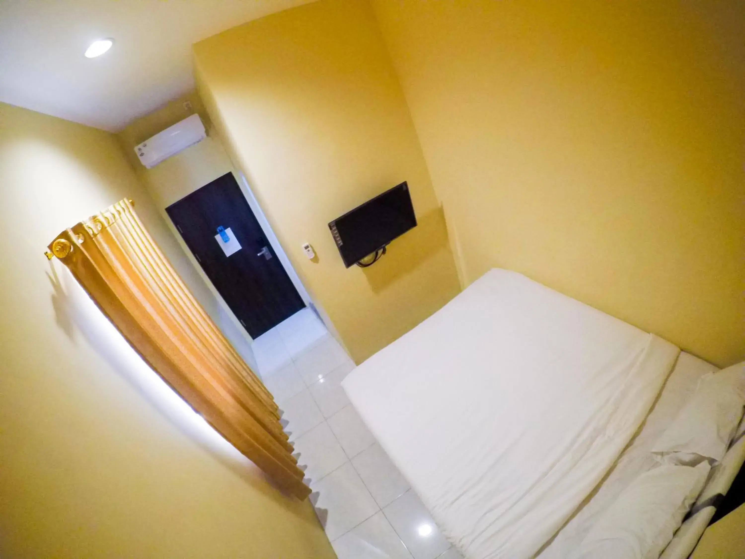 Deluxe Double Room (2 Adults + 1 Child) in City Residence Kutai 32 Deluxe Double Room (2 Adults + 1 Child) in City Residence Kutai 32