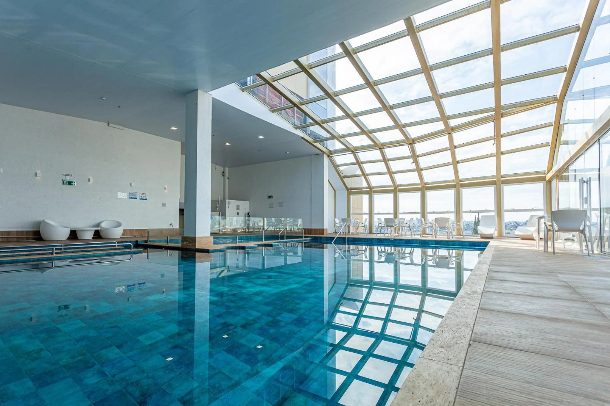 Swimming pool in Travel Inn Hotels Caxias do Sul